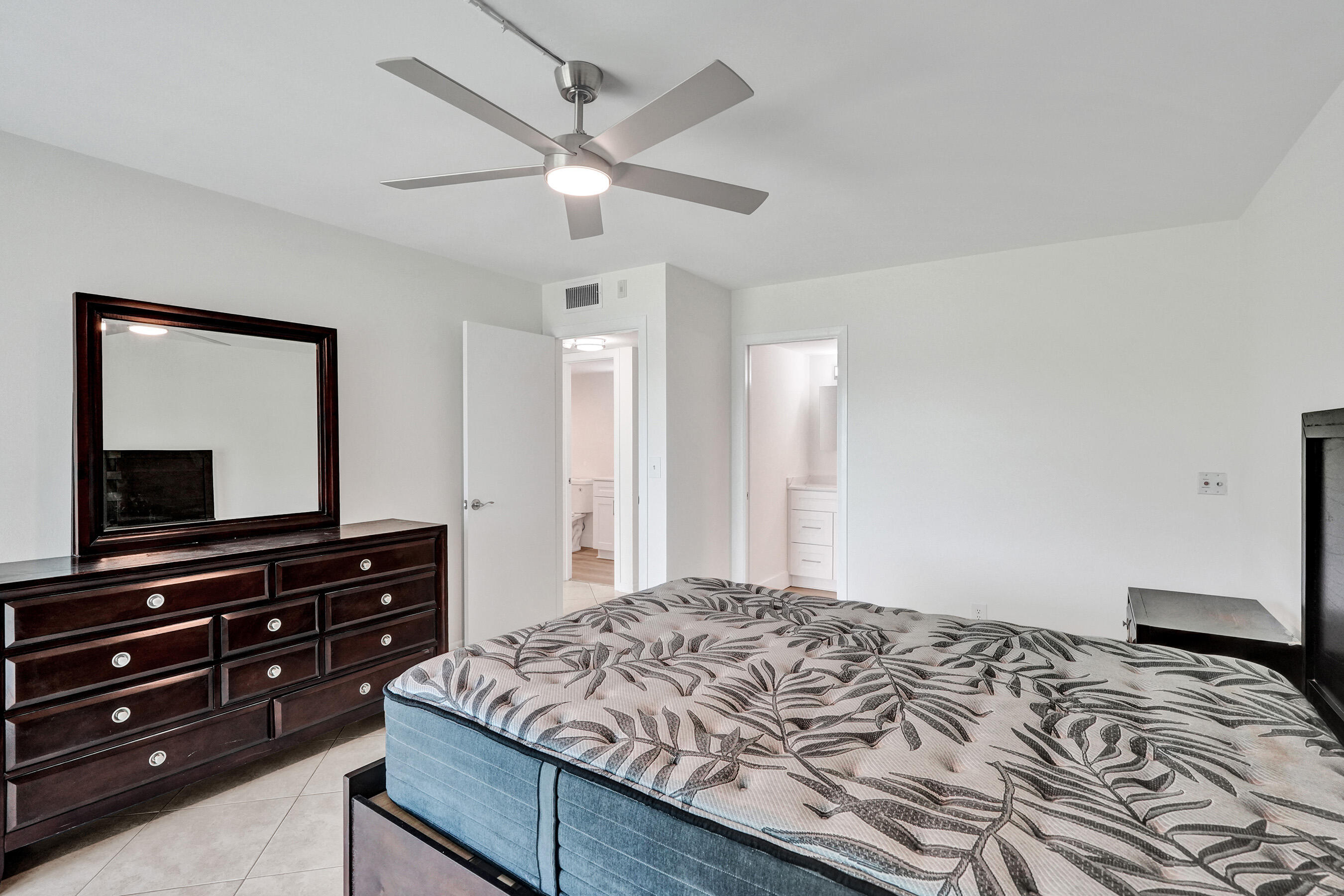 OAKRIDGE V CONDO - Residential