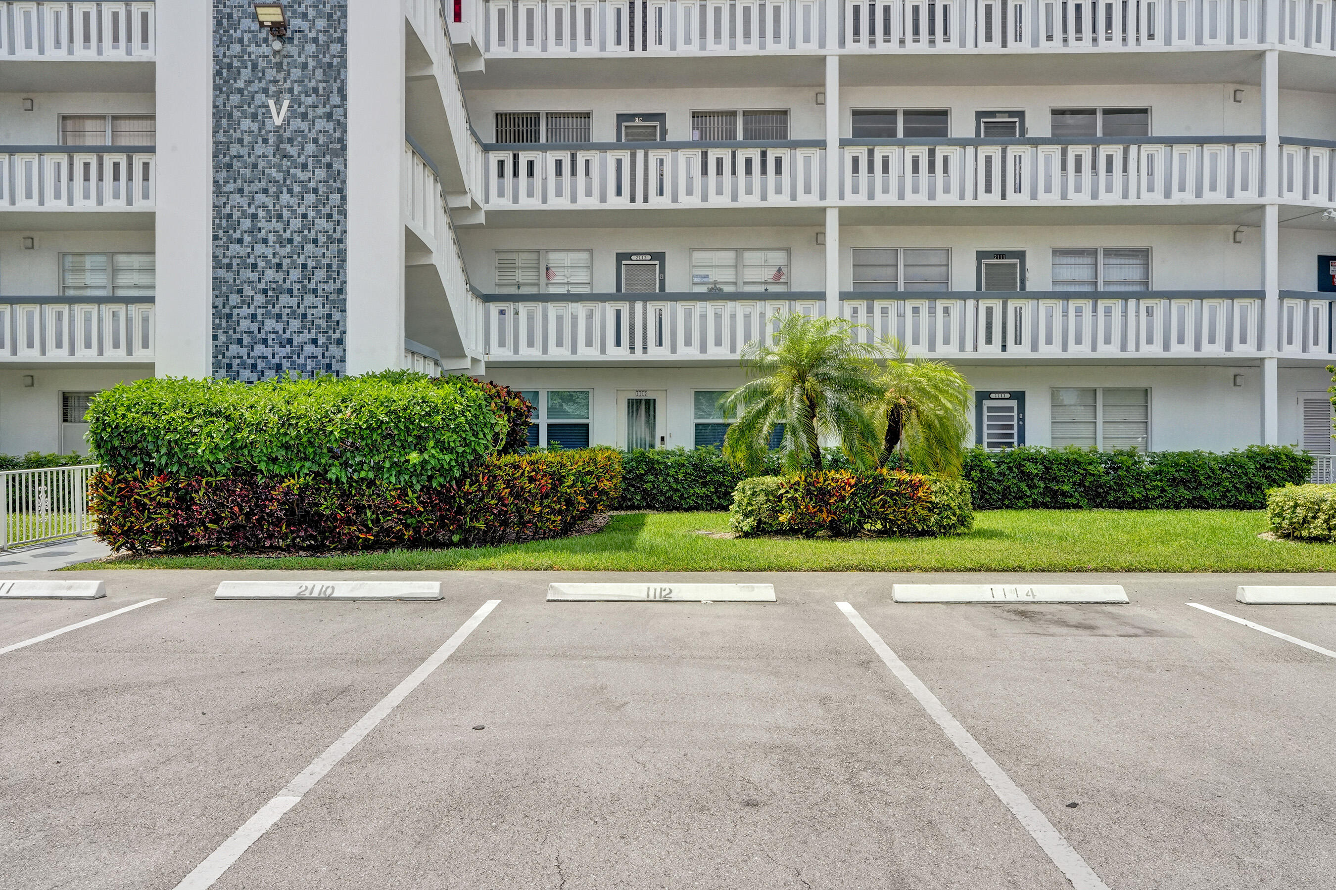 OAKRIDGE V CONDO - Residential