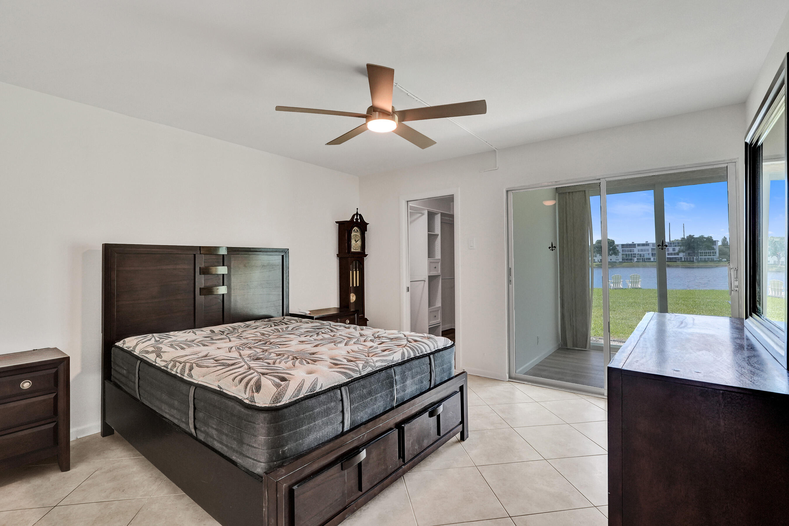 OAKRIDGE V CONDO - Residential