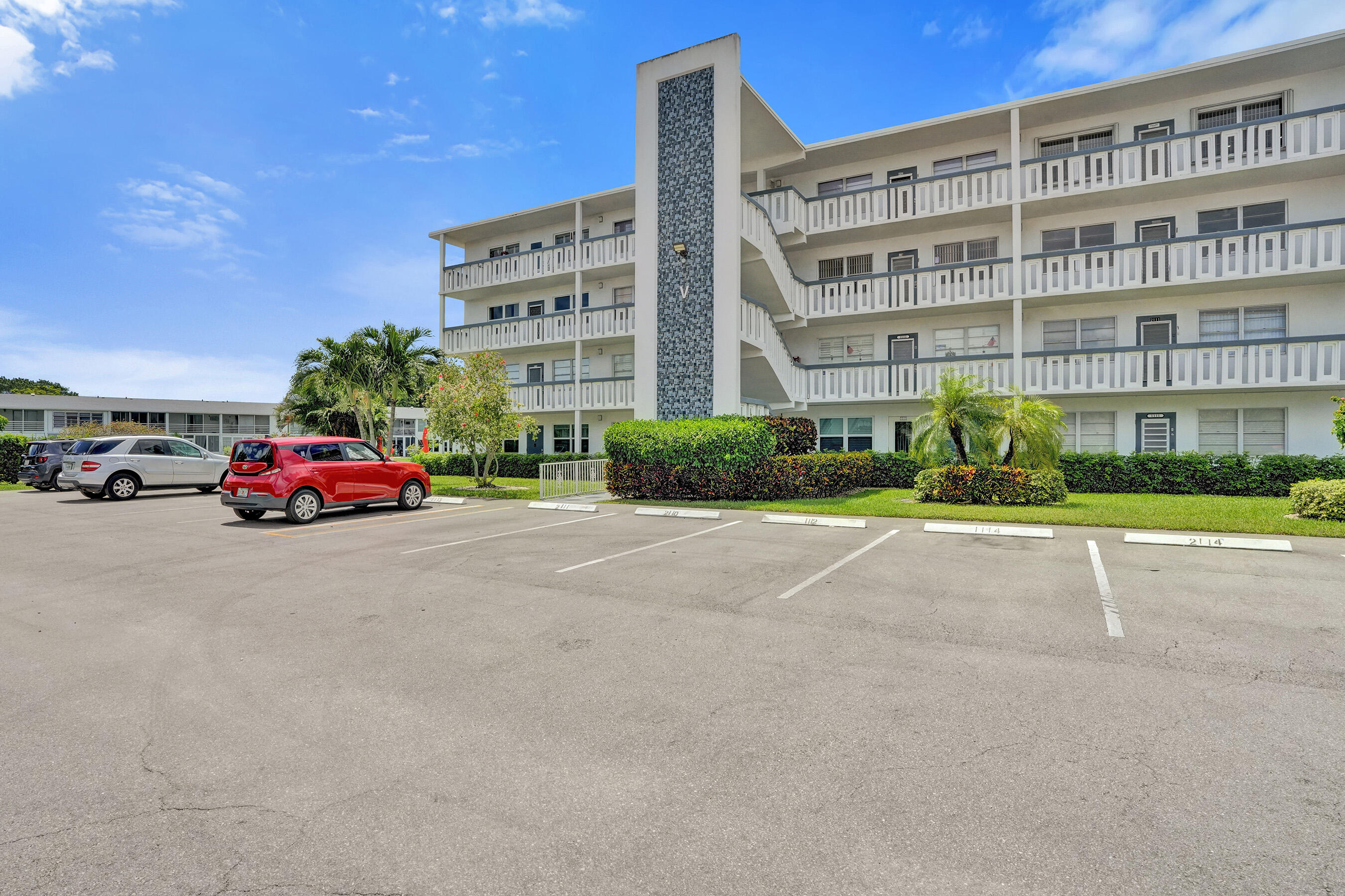 OAKRIDGE V CONDO - Residential
