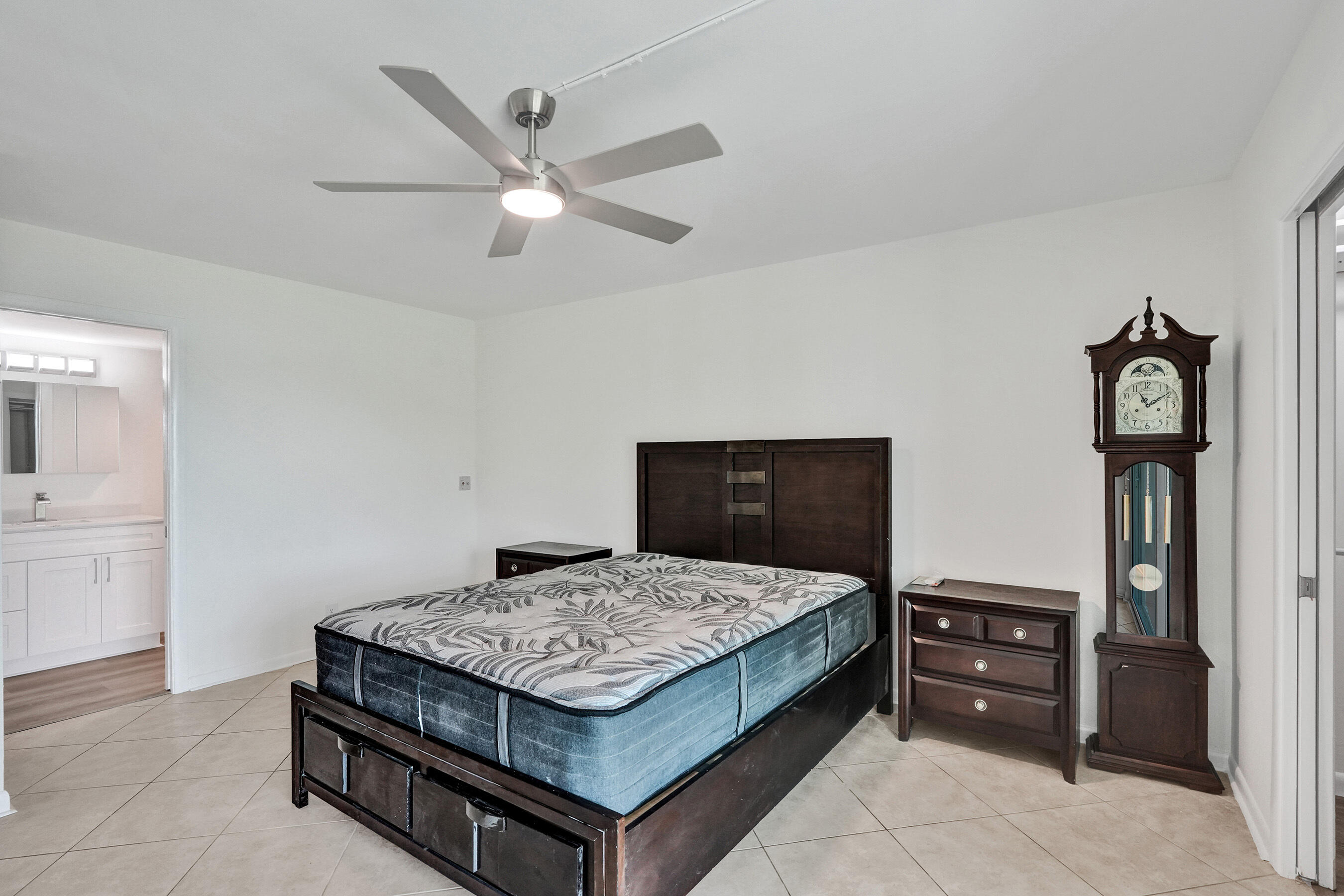 OAKRIDGE V CONDO - Residential