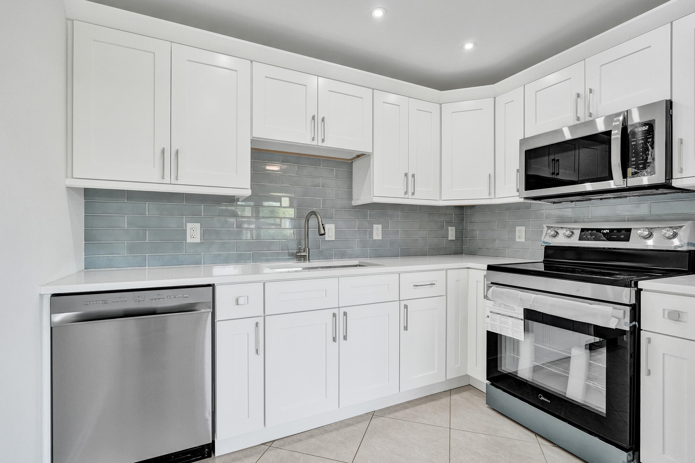 OAKRIDGE V CONDO - Residential