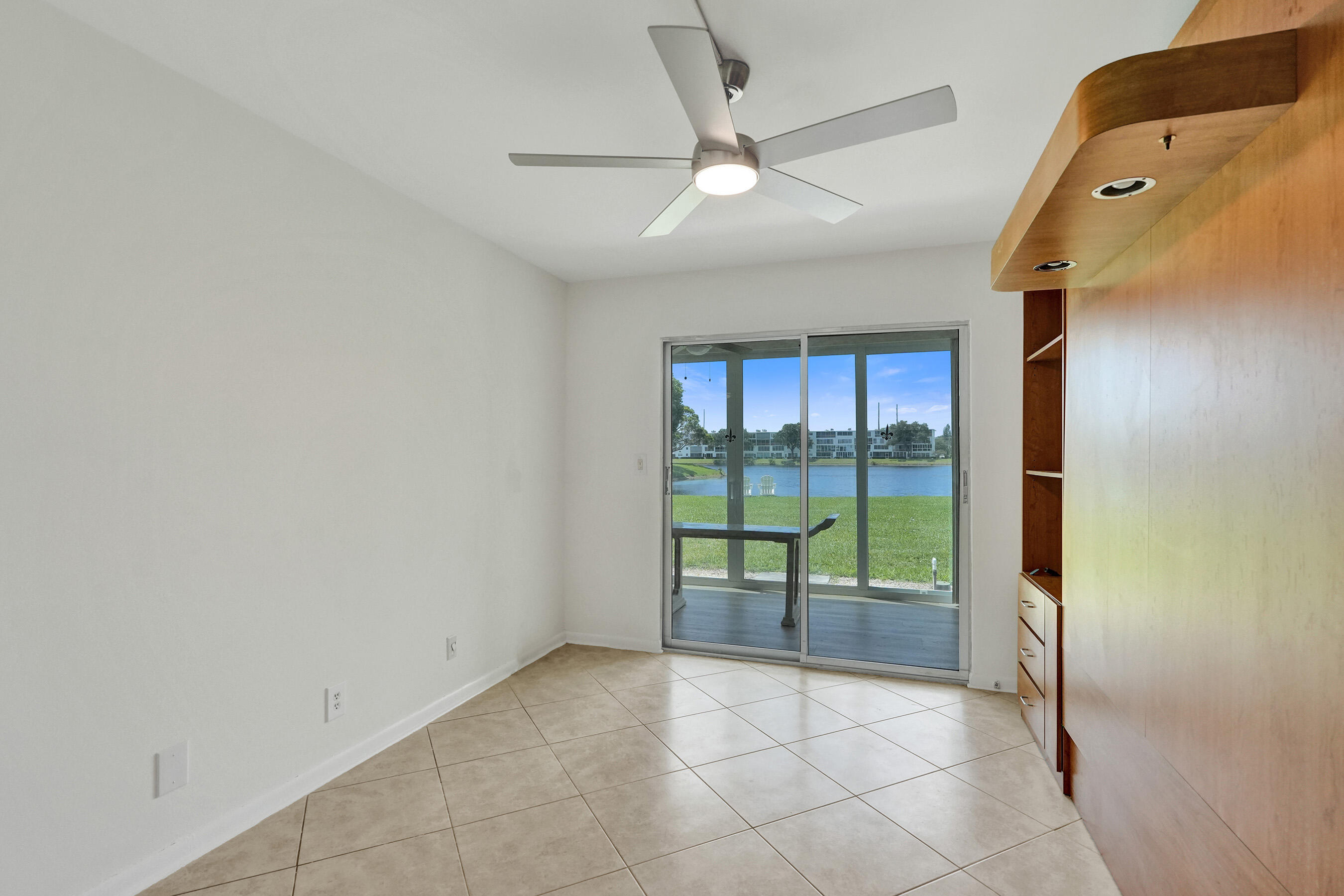 OAKRIDGE V CONDO - Residential