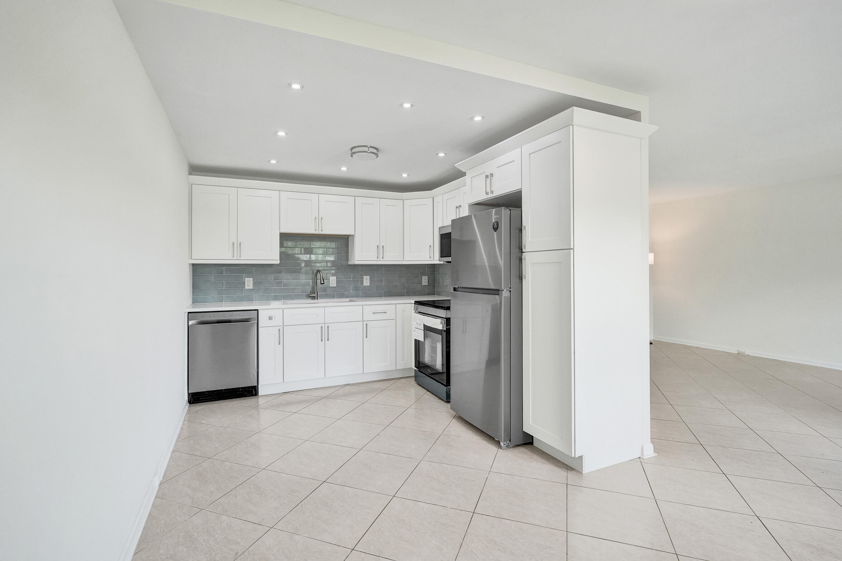 OAKRIDGE V CONDO - Residential