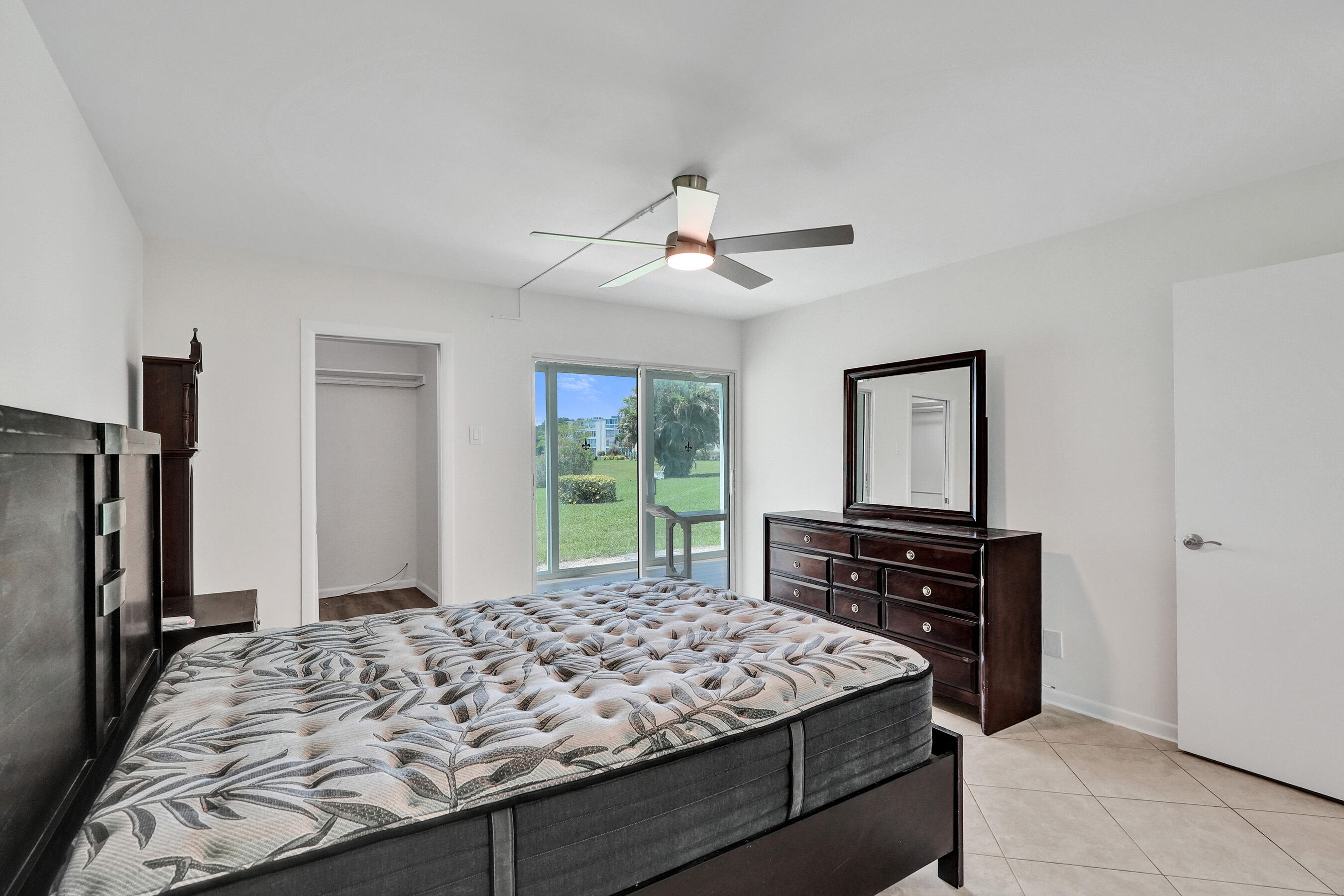 OAKRIDGE V CONDO - Residential