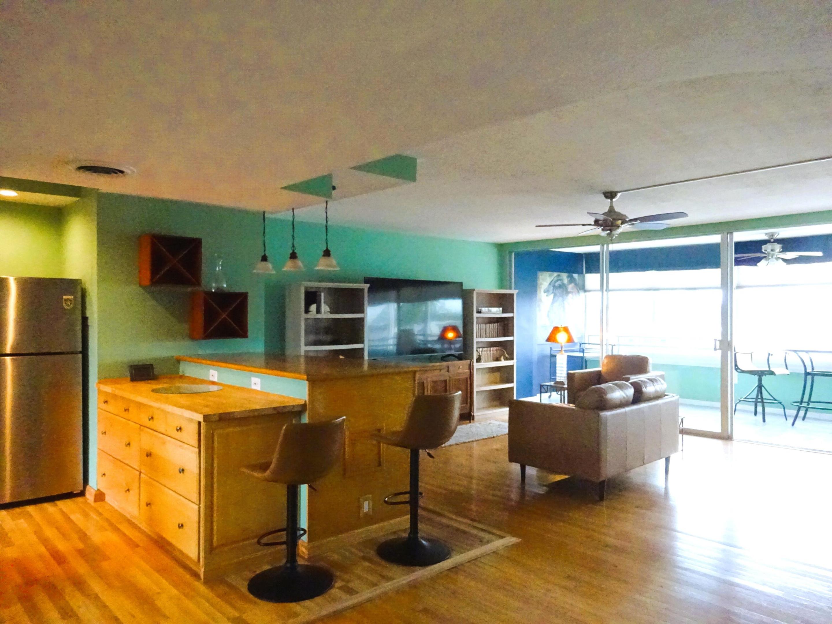 201 N Riverside Drive 303