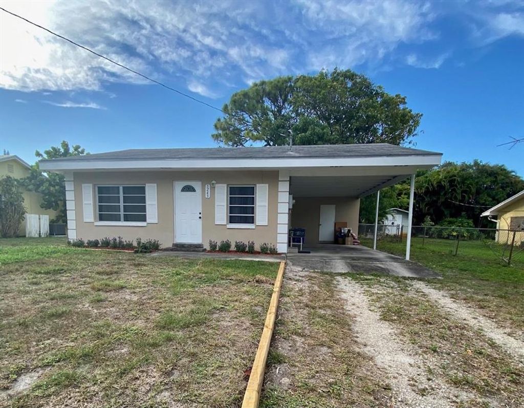 Photo of 3243 SE Jefferson Street, Stuart, FL 34997 (MLS # R10713321)