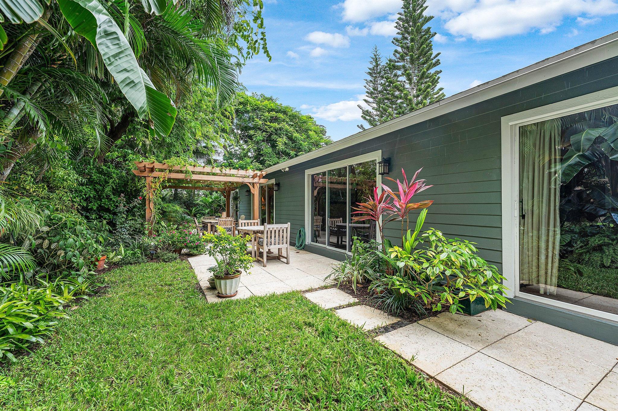 TEQUESTA PINES - Residential