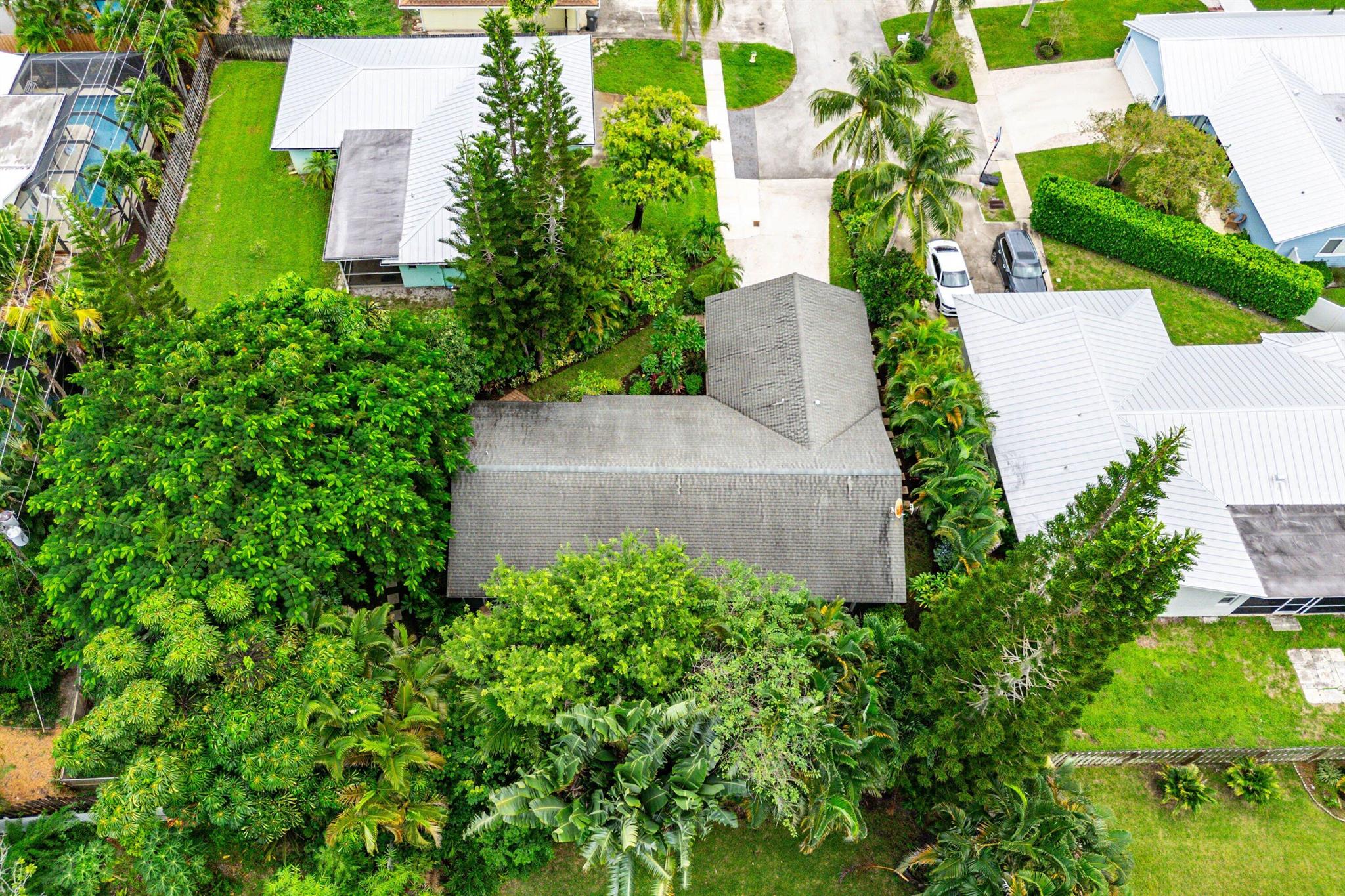 TEQUESTA PINES - Residential