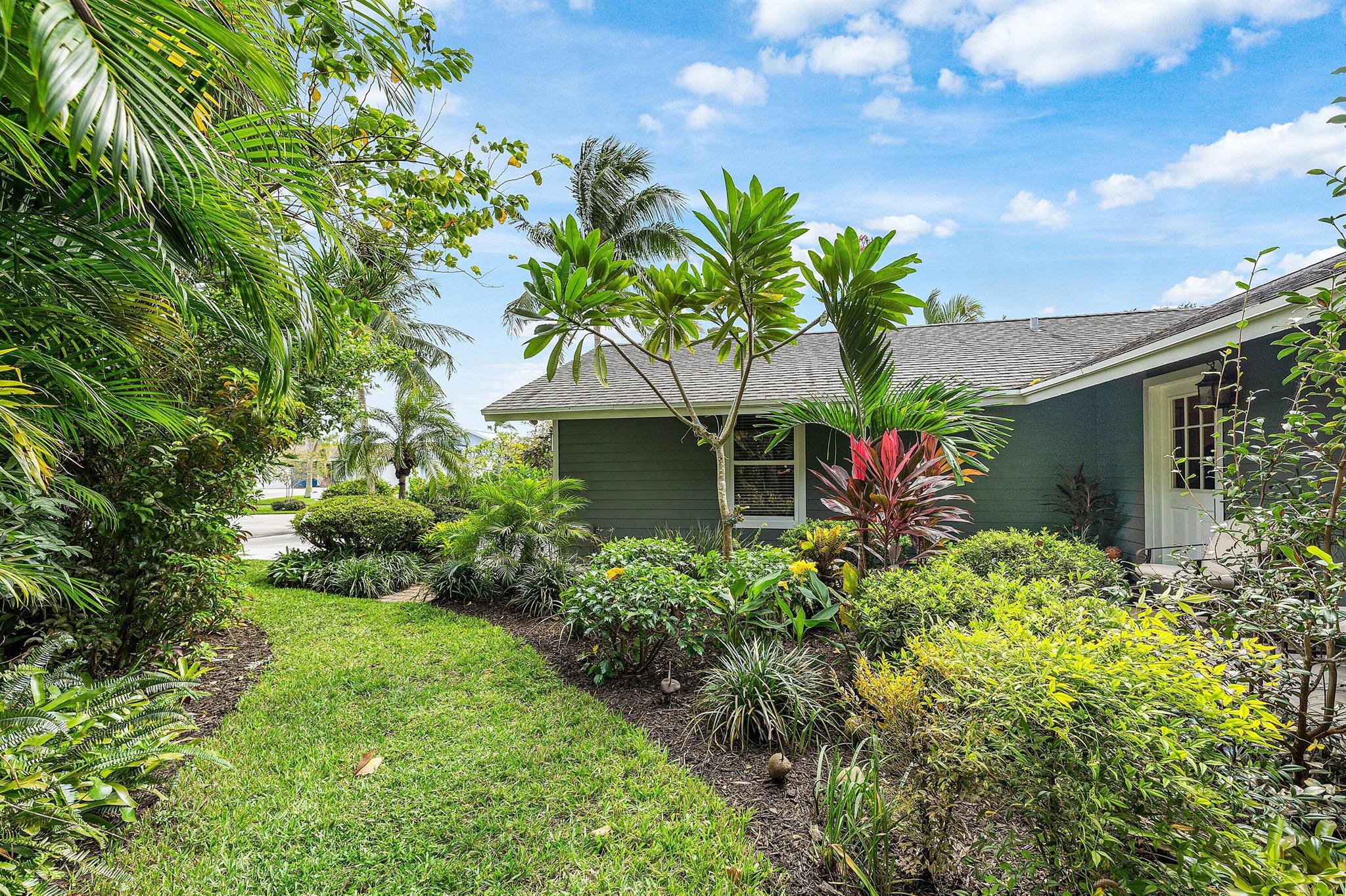 TEQUESTA PINES - Residential