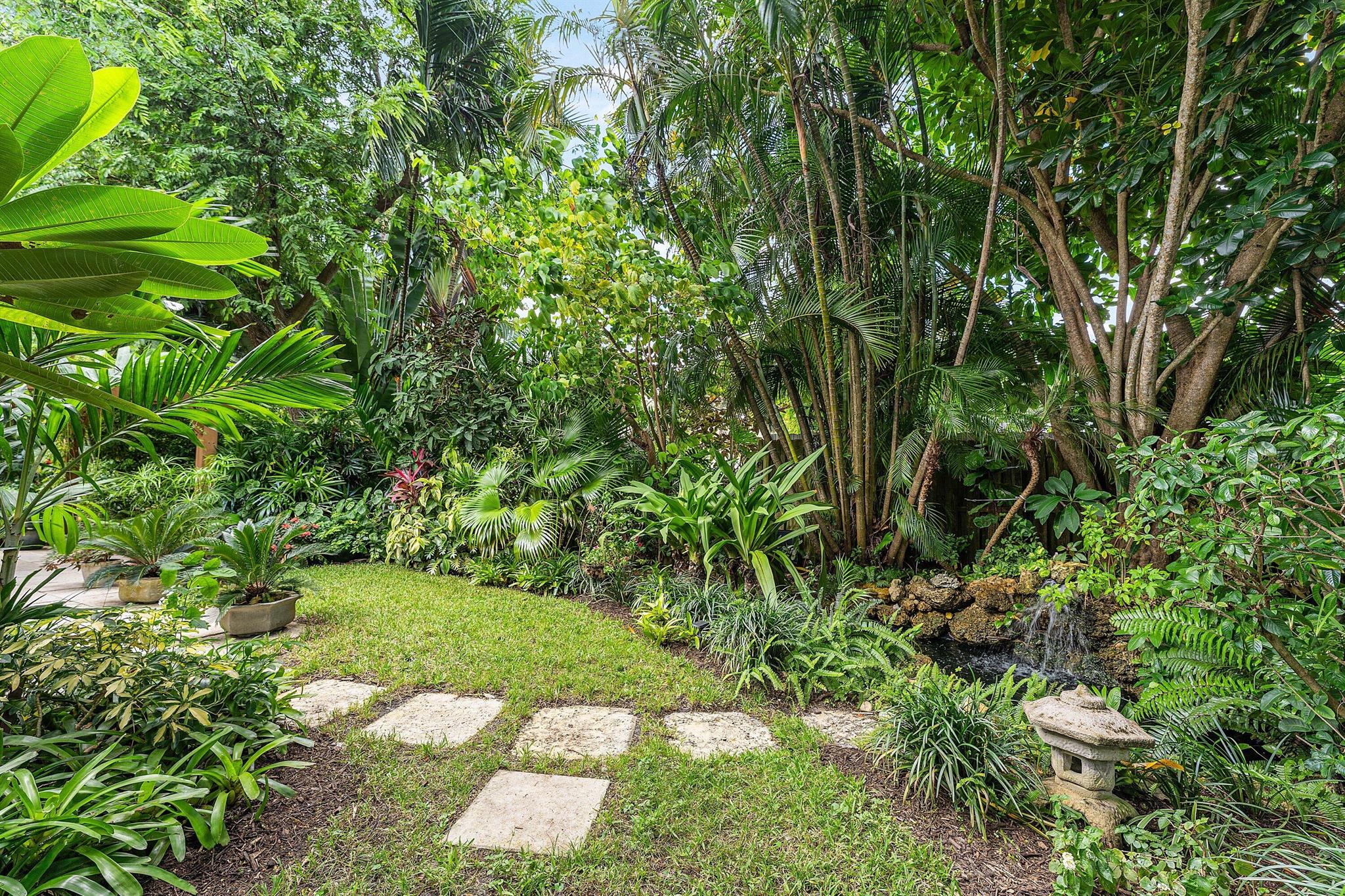TEQUESTA PINES - Residential
