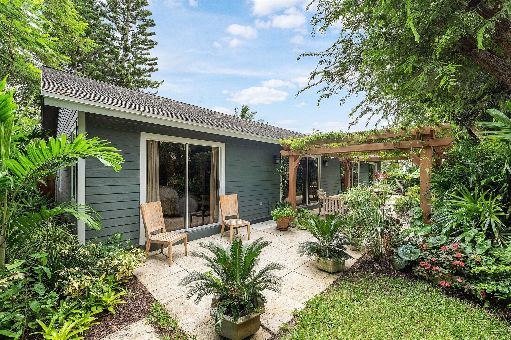 TEQUESTA PINES - Residential