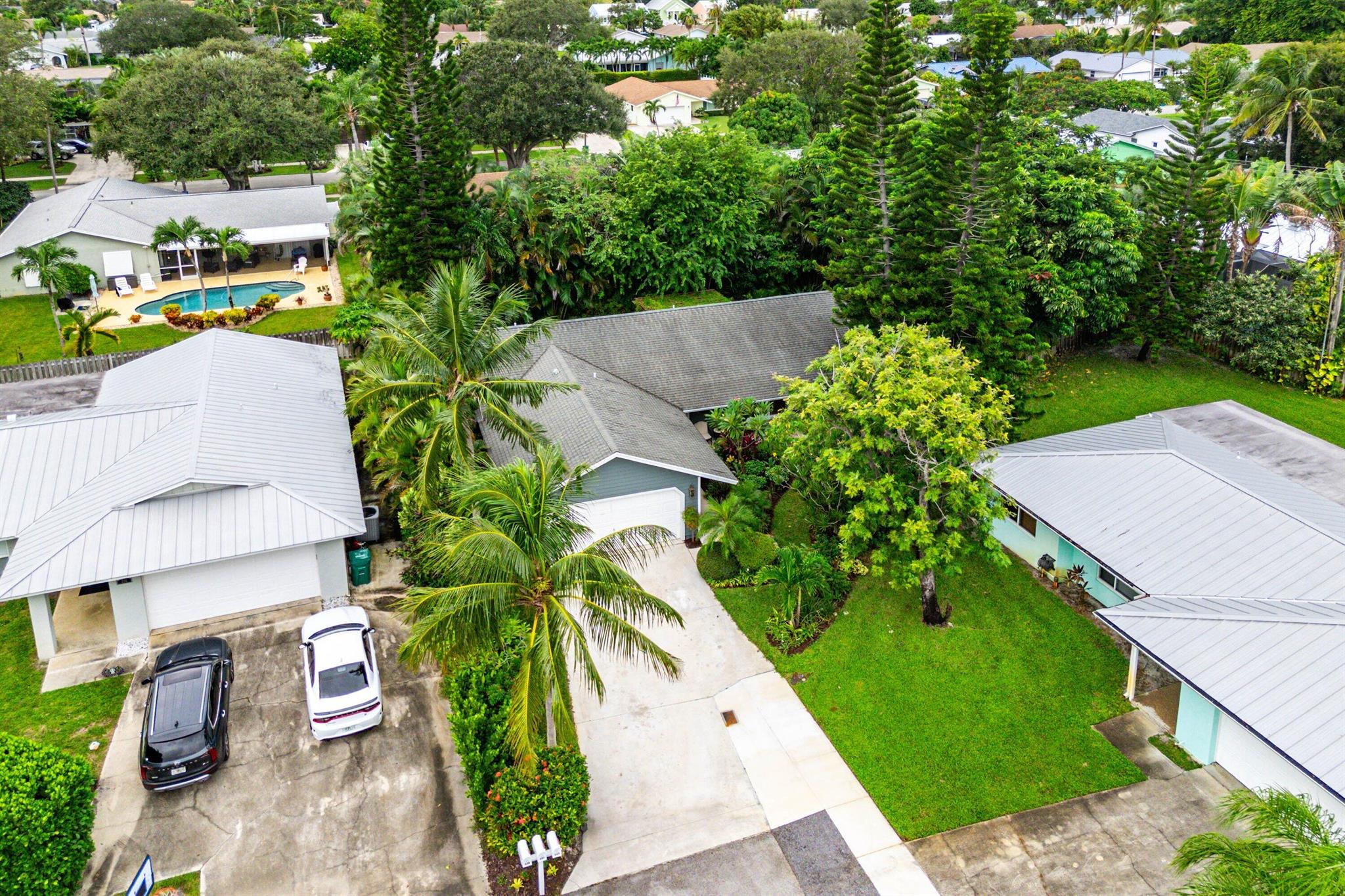 TEQUESTA PINES - Residential