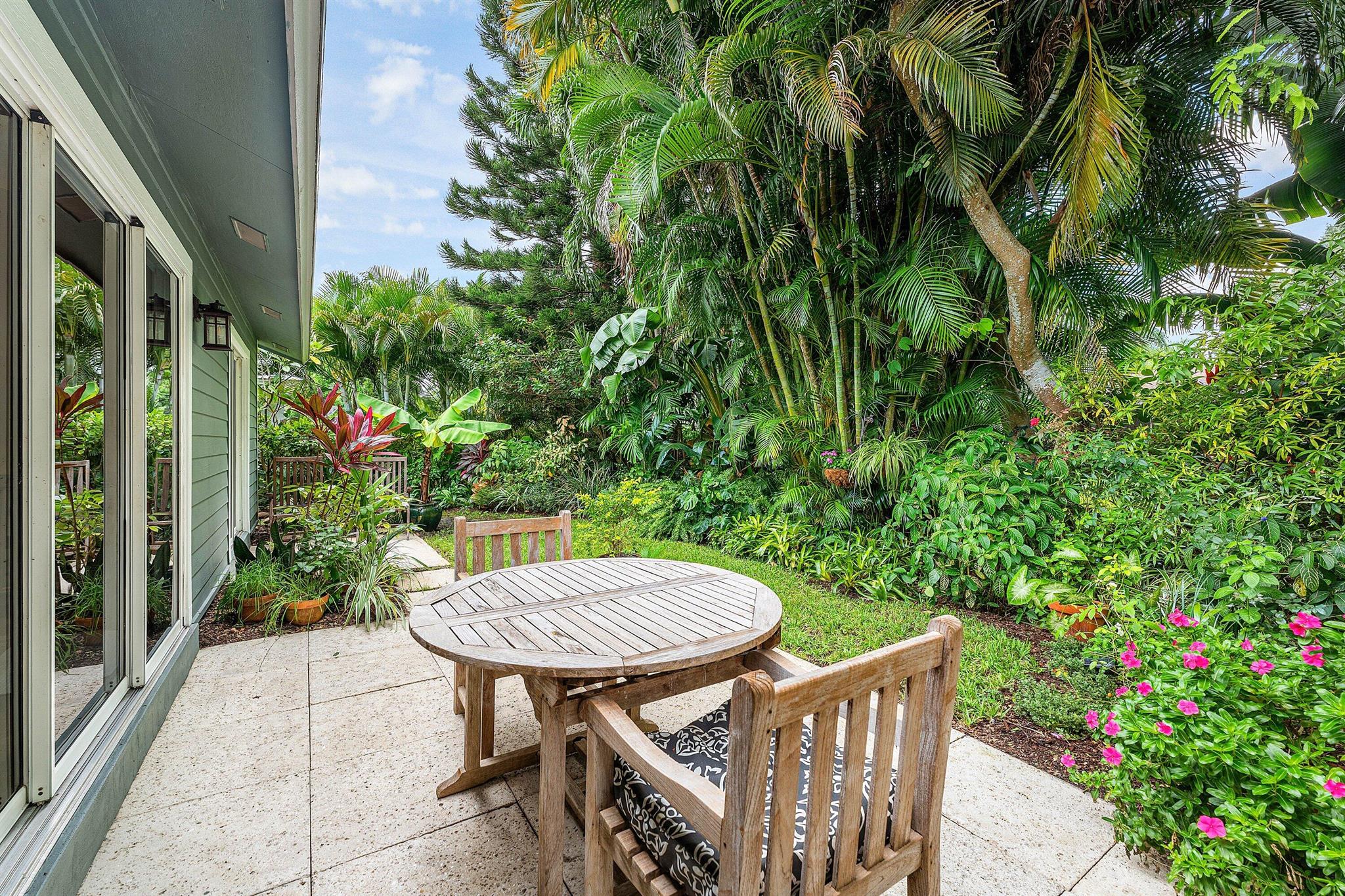 TEQUESTA PINES - Residential