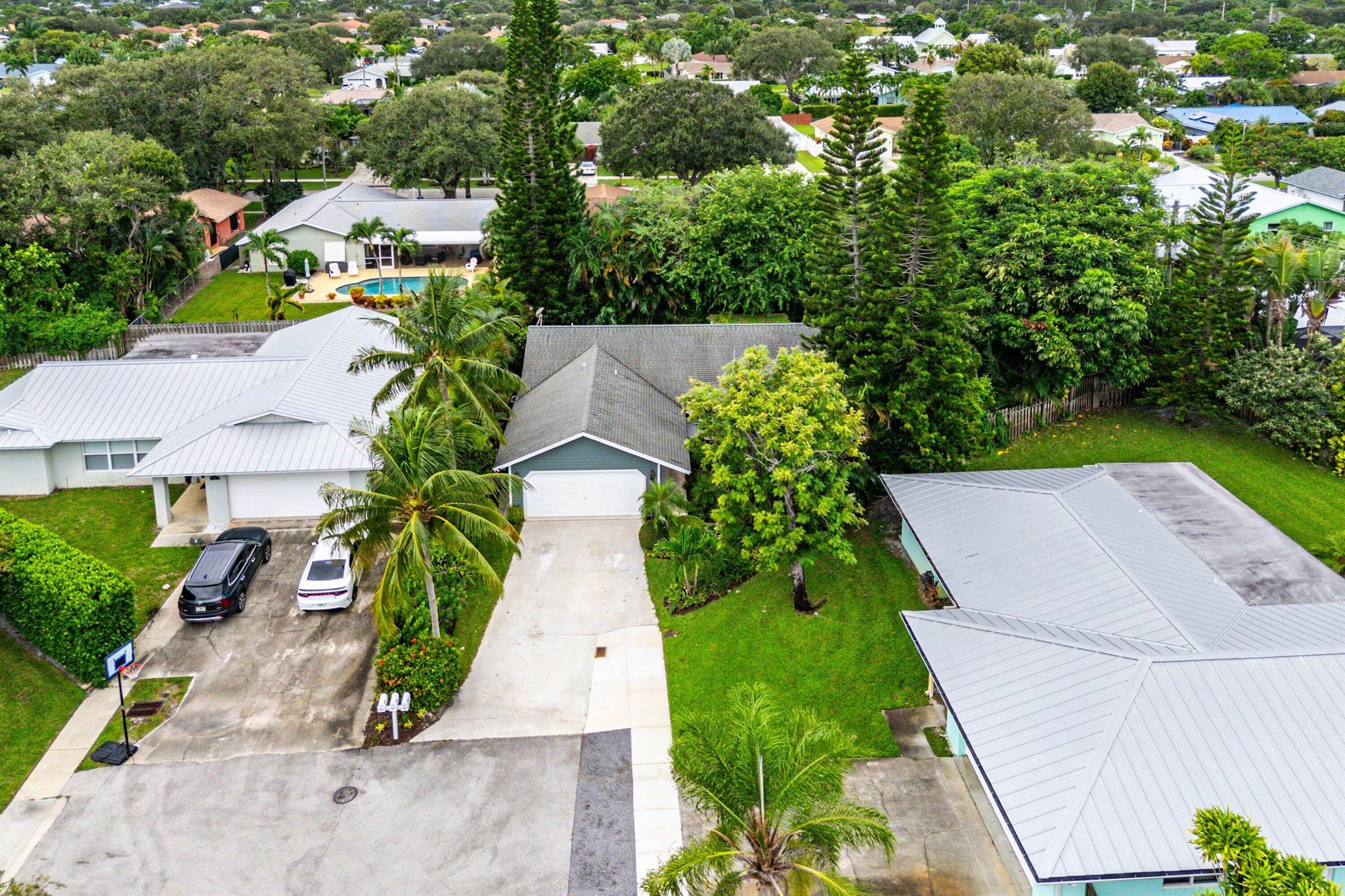 TEQUESTA PINES - Residential