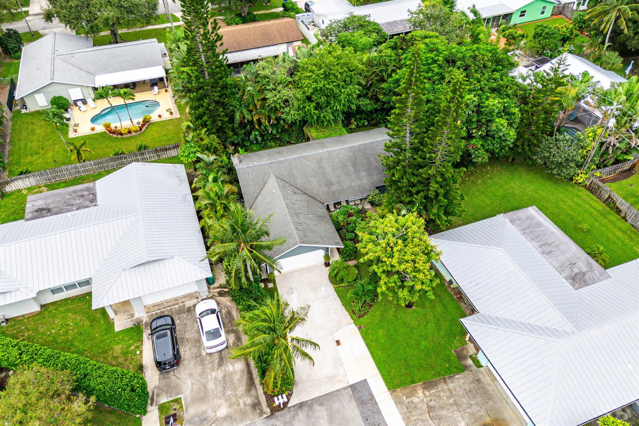 TEQUESTA PINES - Residential