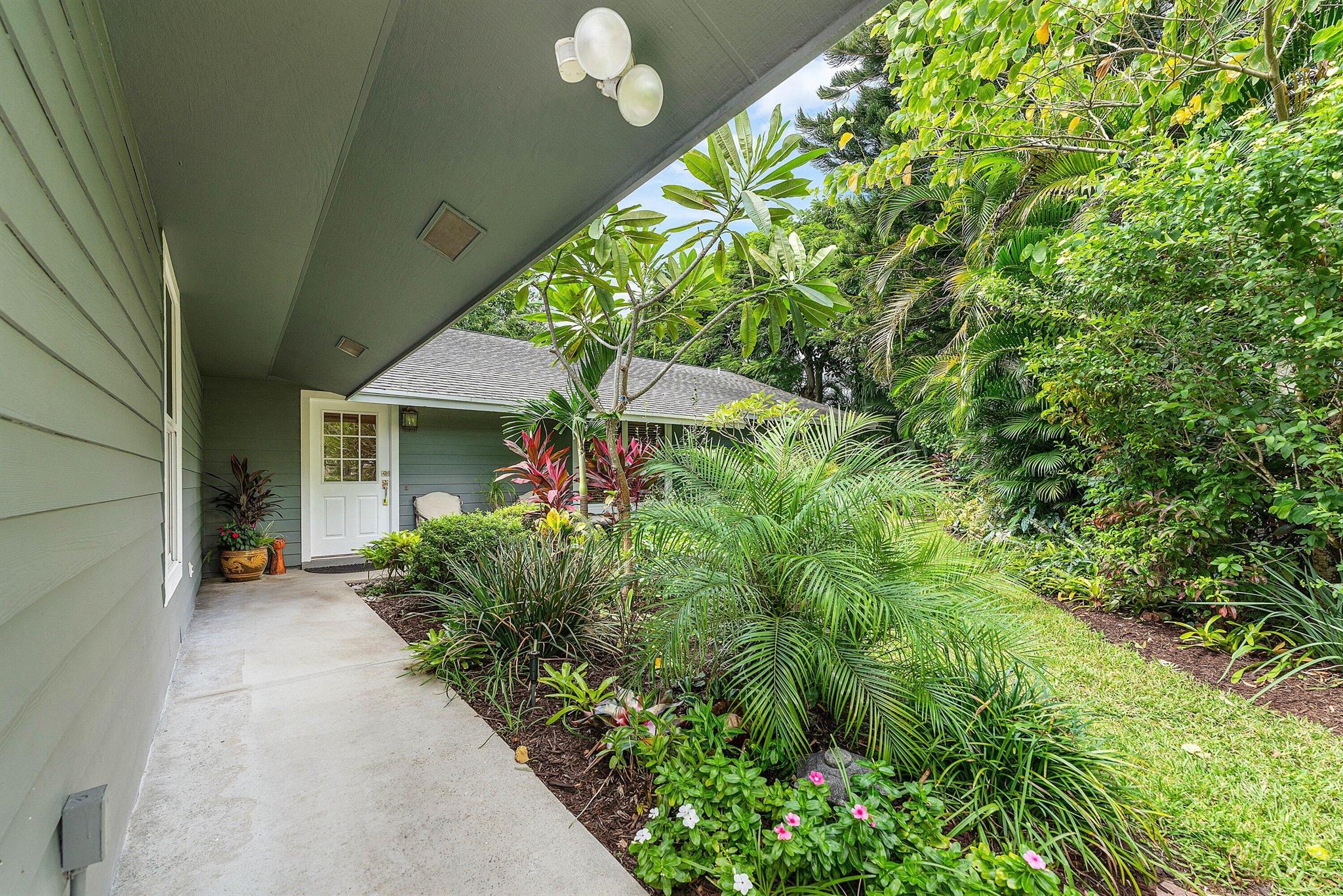 TEQUESTA PINES - Residential