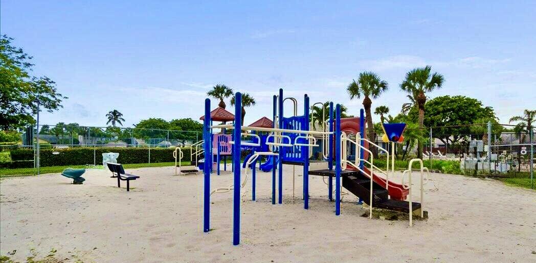 STRAWBERRY LAKES - Residential