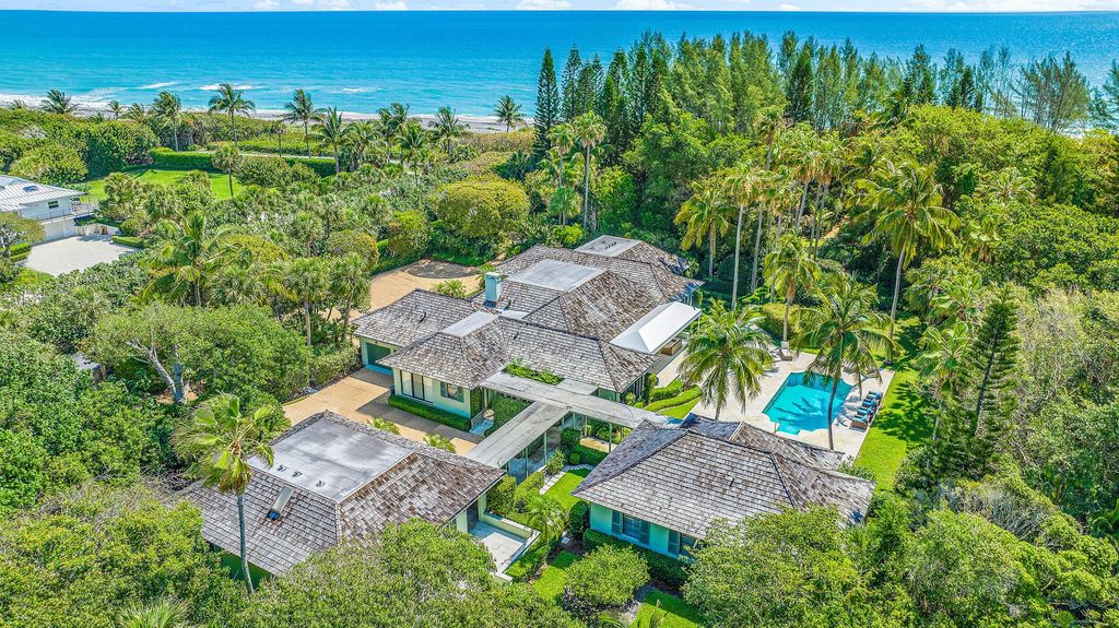 Photo of 330 S Beach Road, Jupiter Island, FL 33455 (MLS # R11095608)