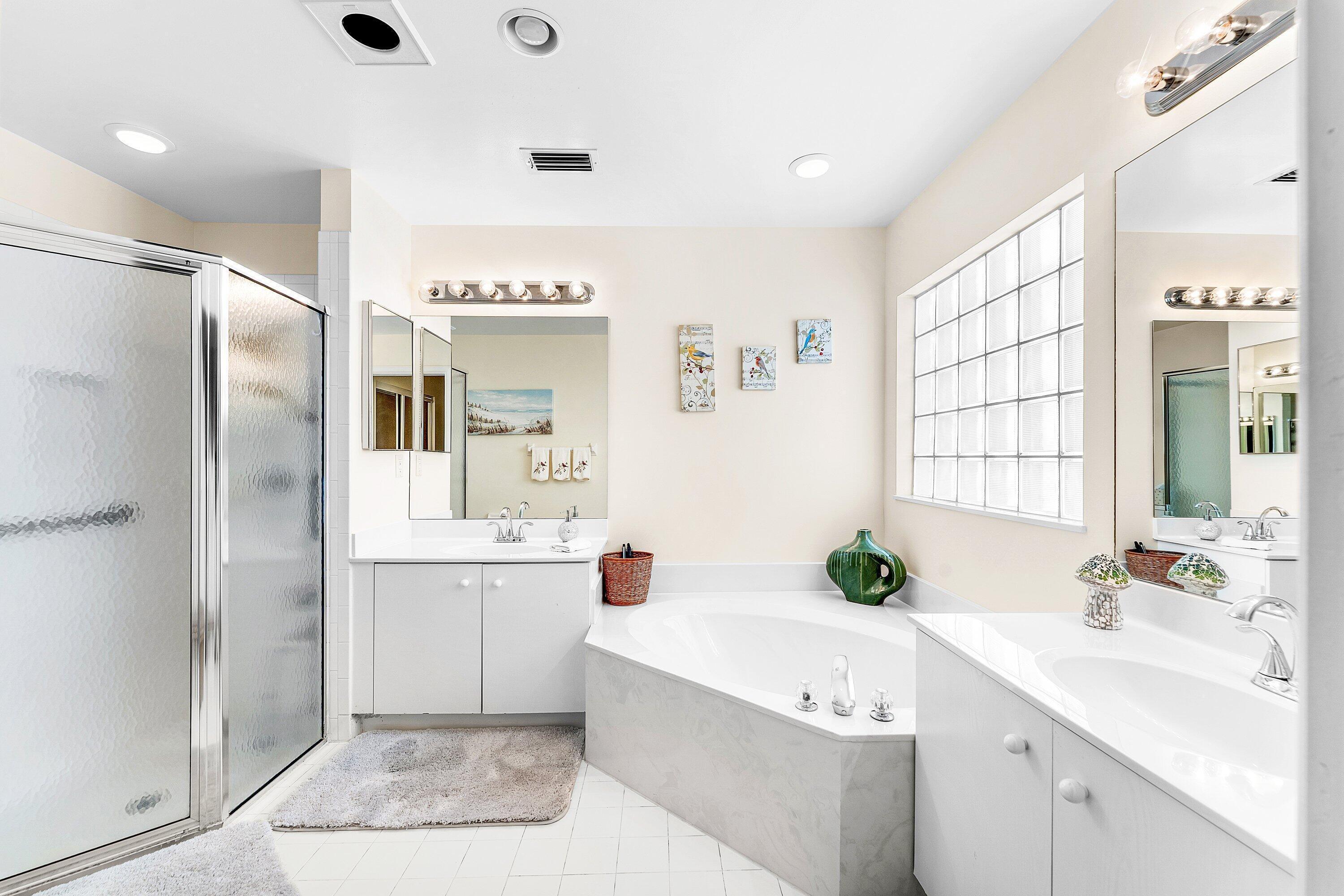 CYPRESS LAKES - Residential