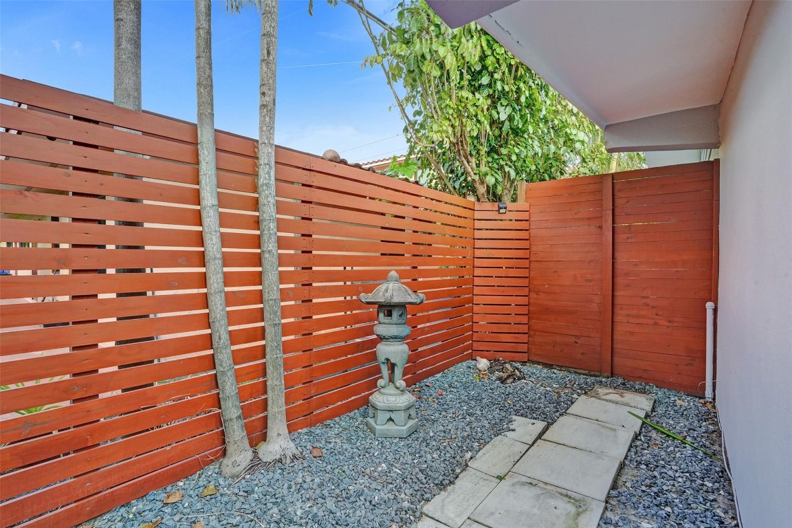 HILLSBORO SHORES SEC B - Residential