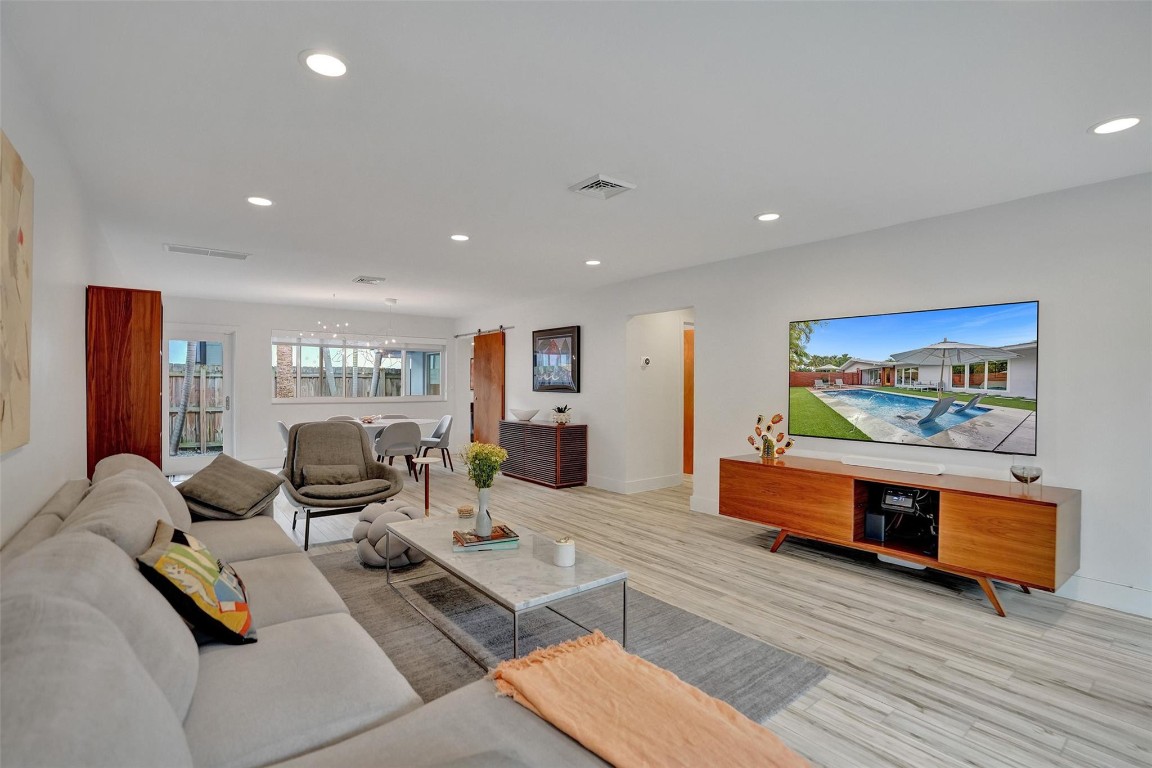 HILLSBORO SHORES SEC B - Residential