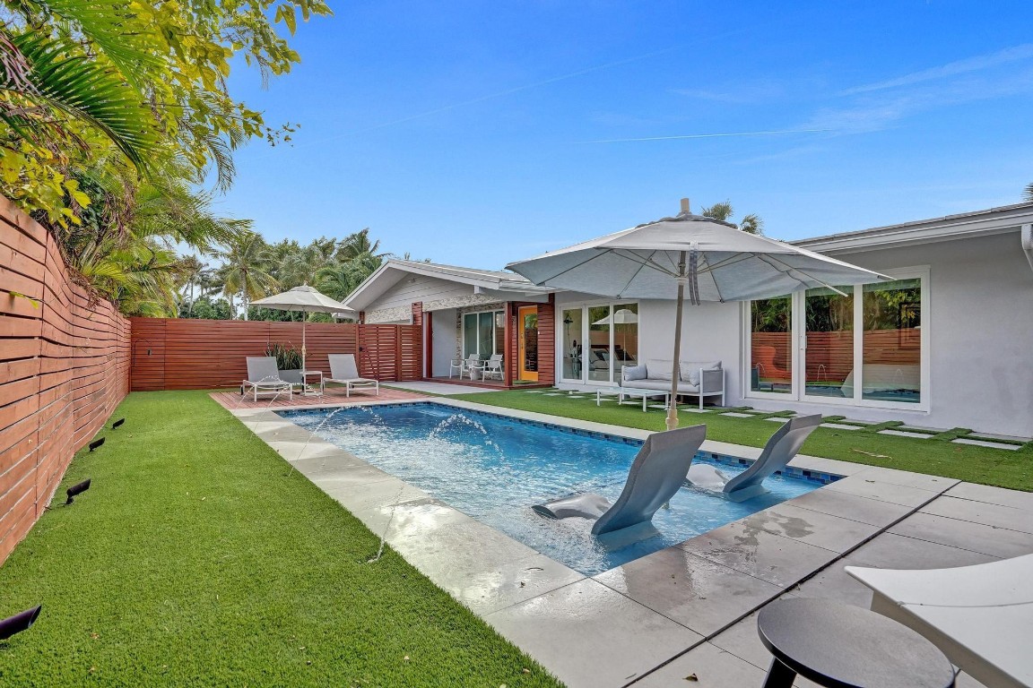 HILLSBORO SHORES SEC B - Residential