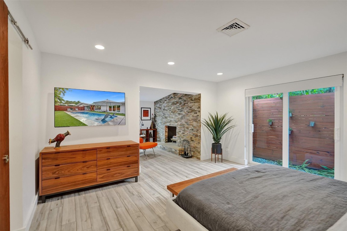 HILLSBORO SHORES SEC B - Residential