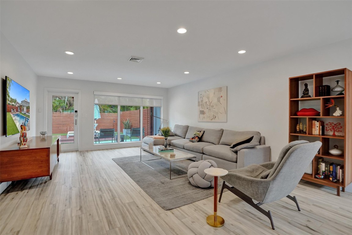 HILLSBORO SHORES SEC B - Residential