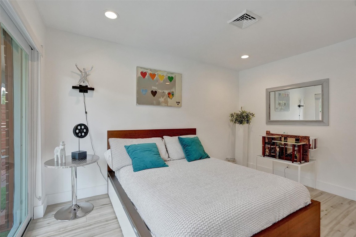 HILLSBORO SHORES SEC B - Residential