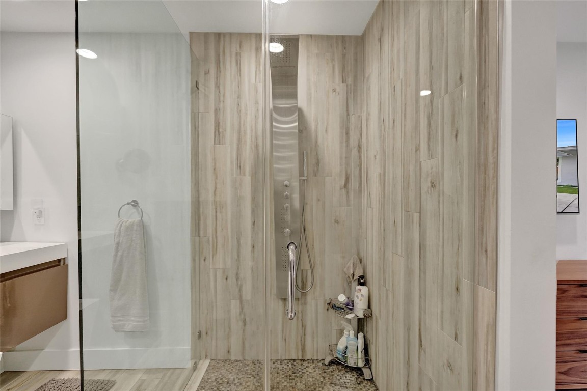 HILLSBORO SHORES SEC B - Residential