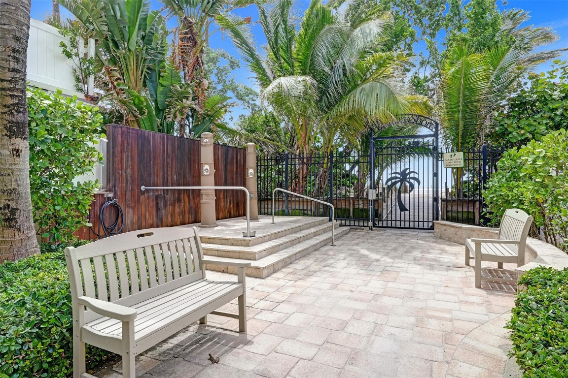 HILLSBORO SHORES SEC B - Residential