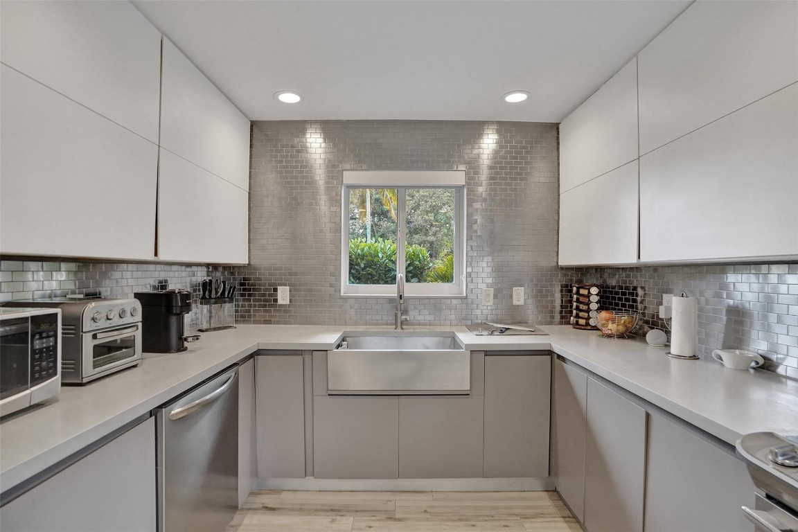 HILLSBORO SHORES SEC B - Residential