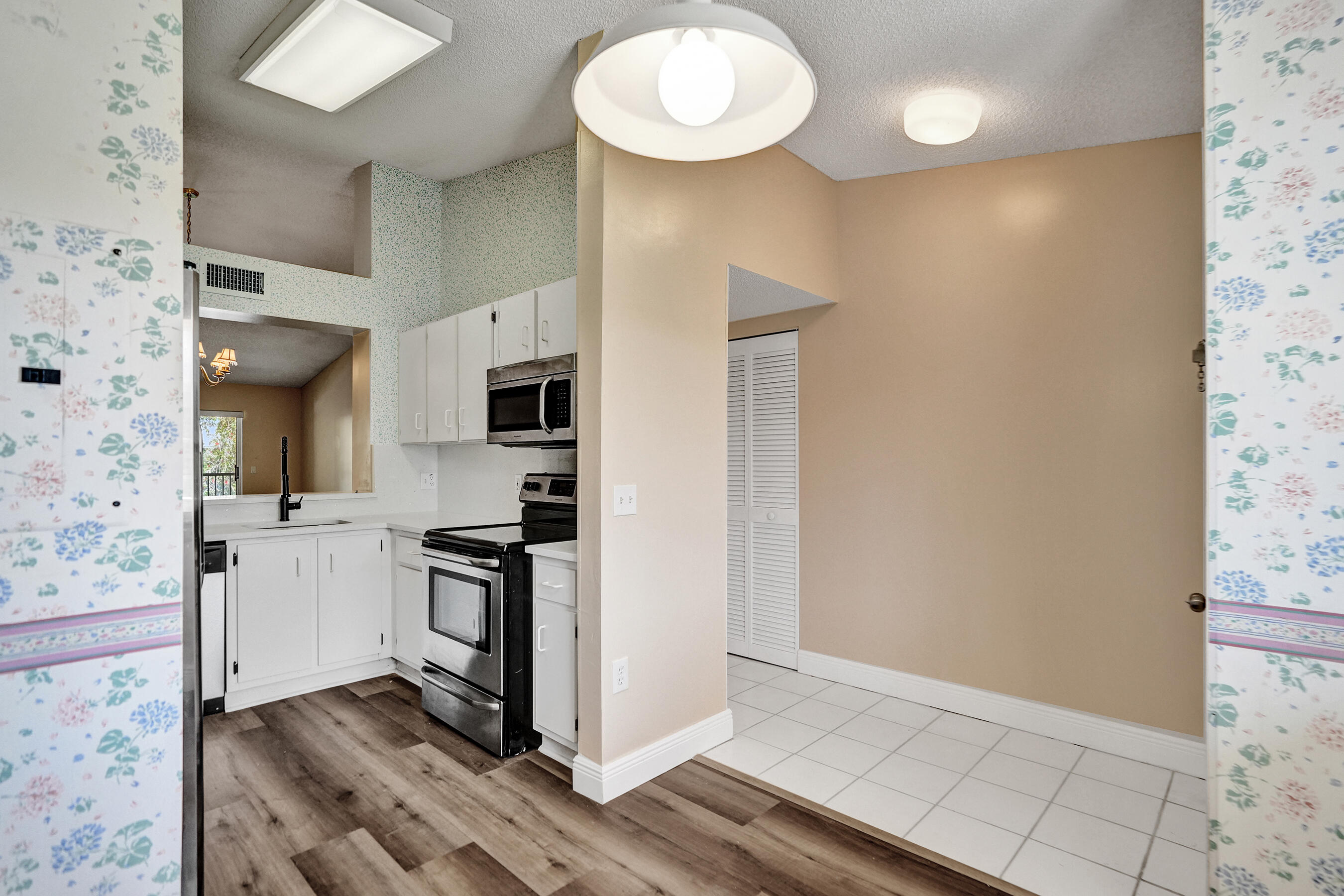 TRENT CONDOMINIUM - Residential