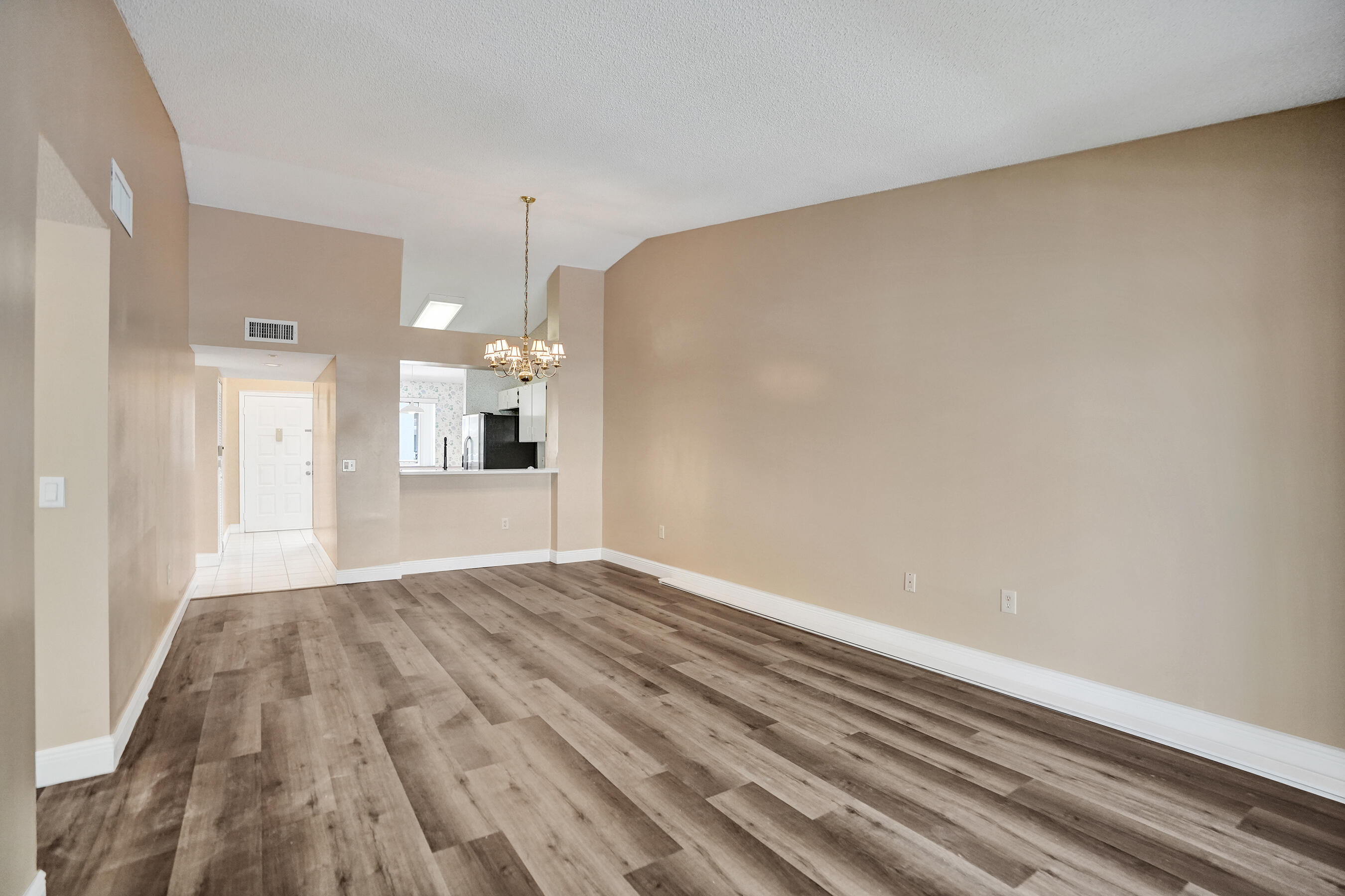 TRENT CONDOMINIUM - Residential