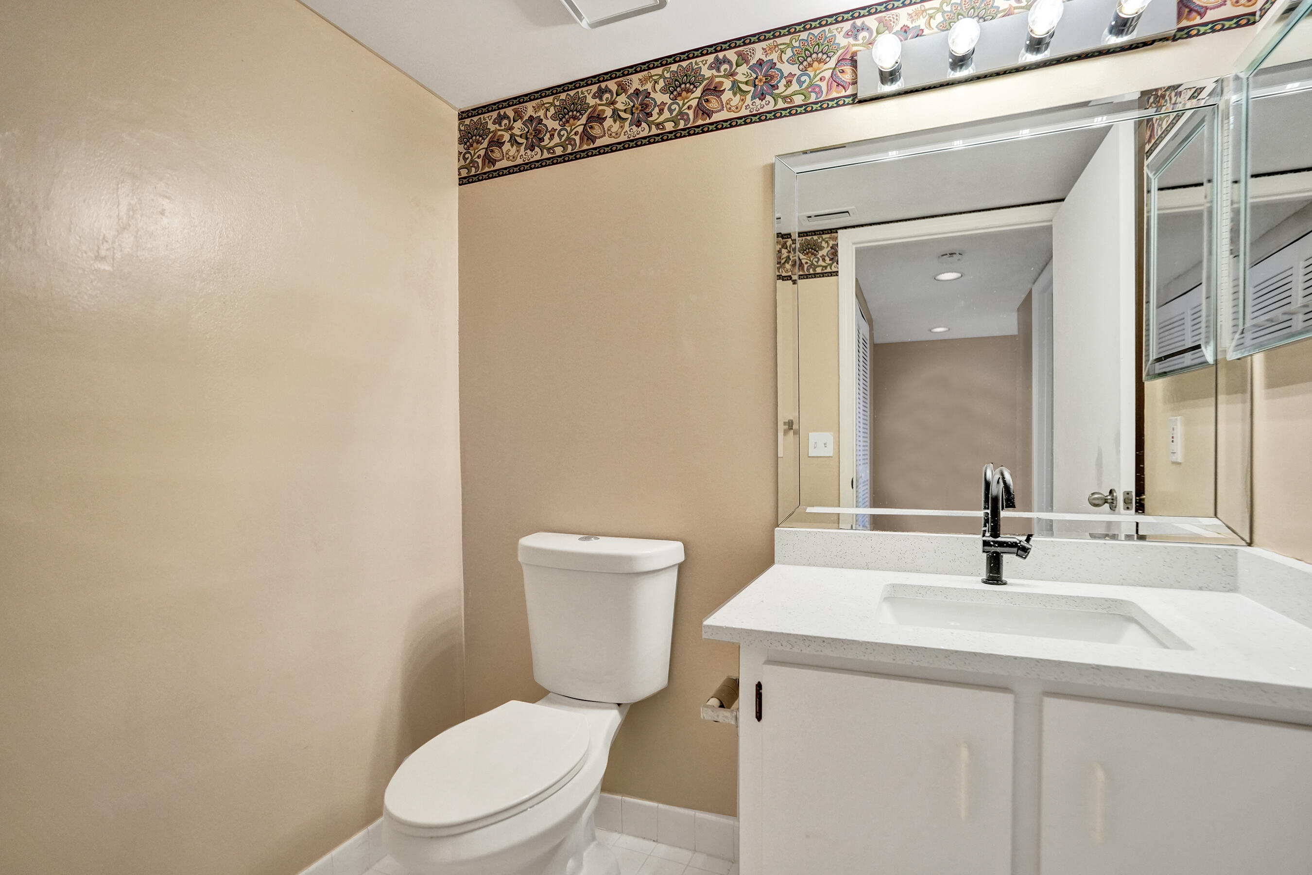 TRENT CONDOMINIUM - Residential