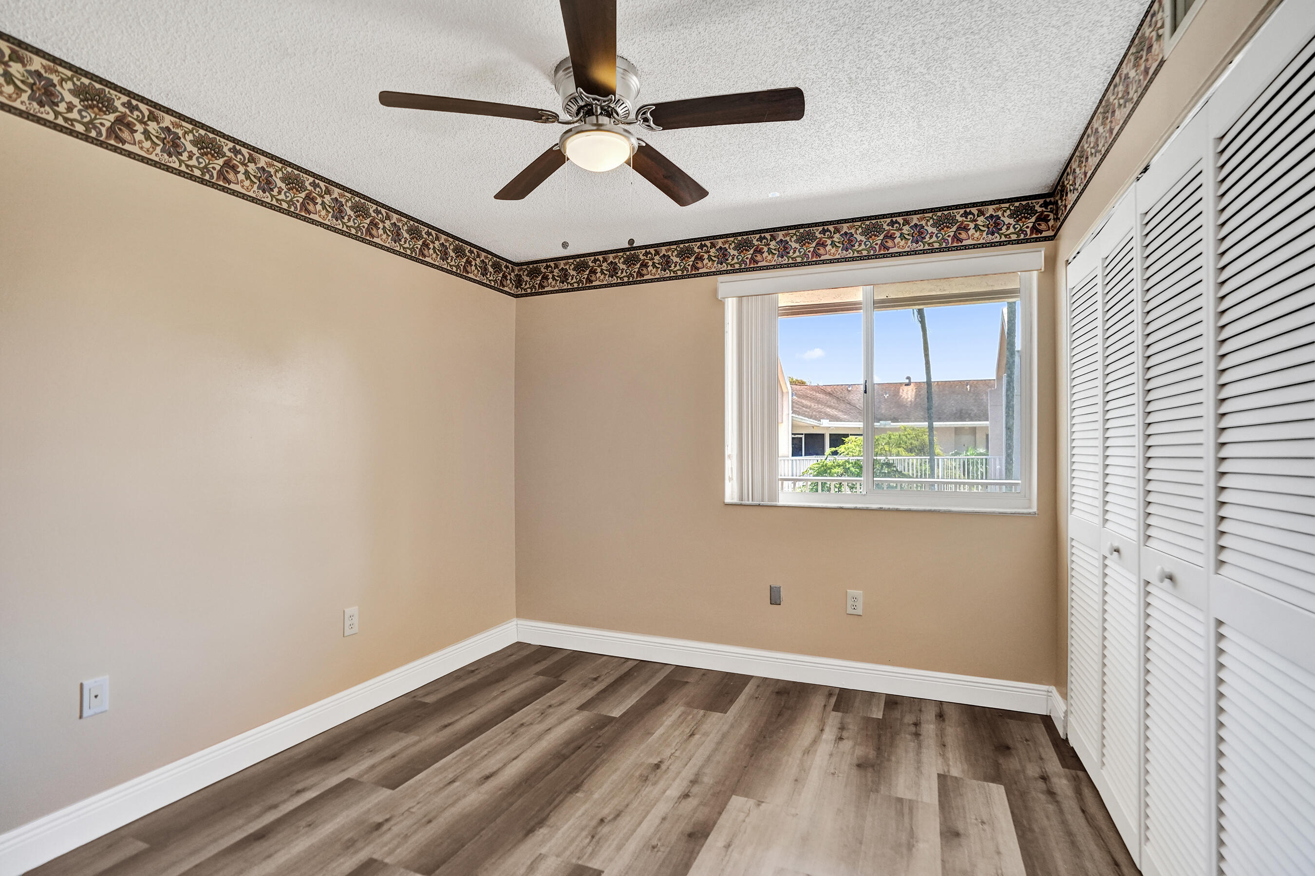 TRENT CONDOMINIUM - Residential