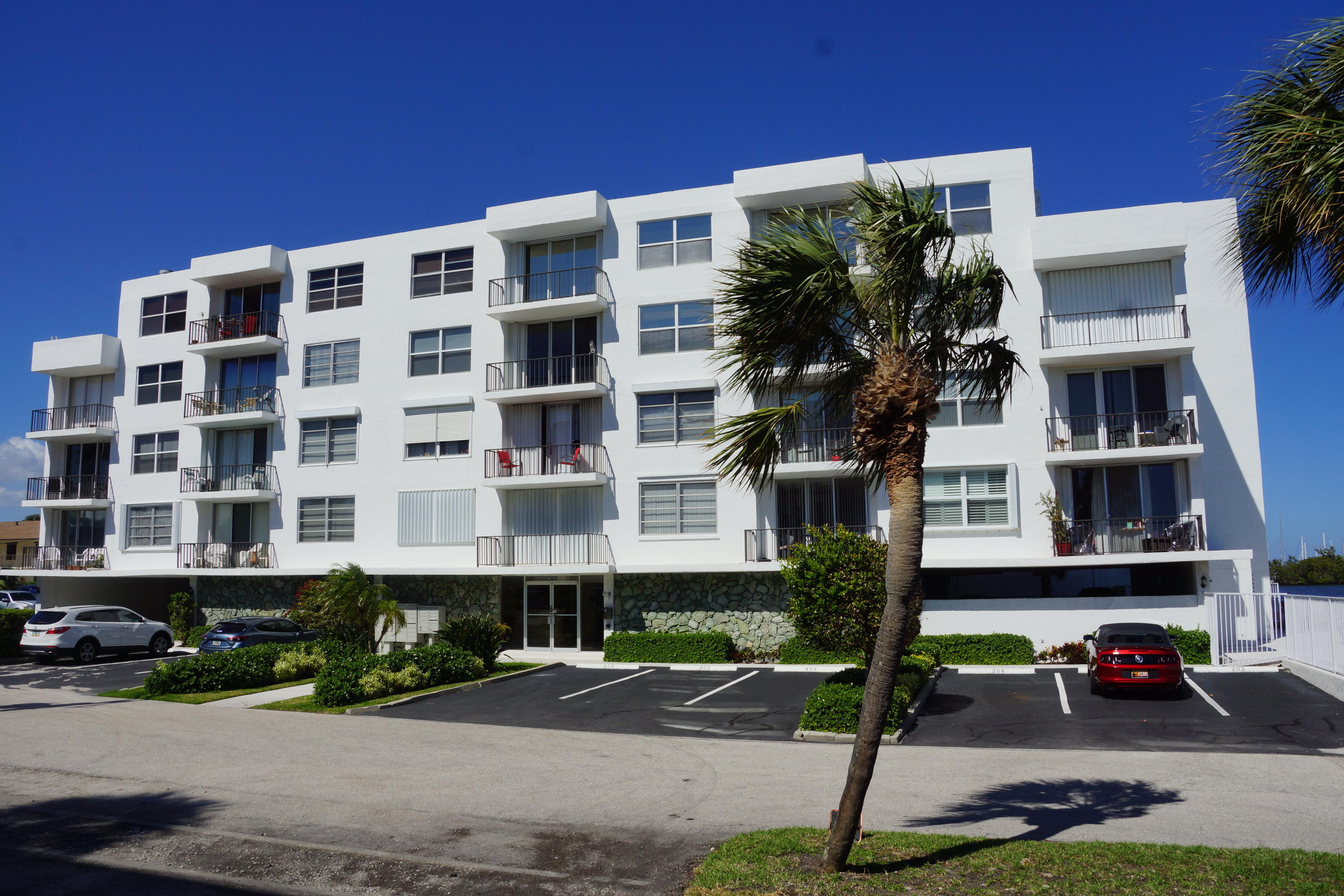 301 Croton Avenue 406