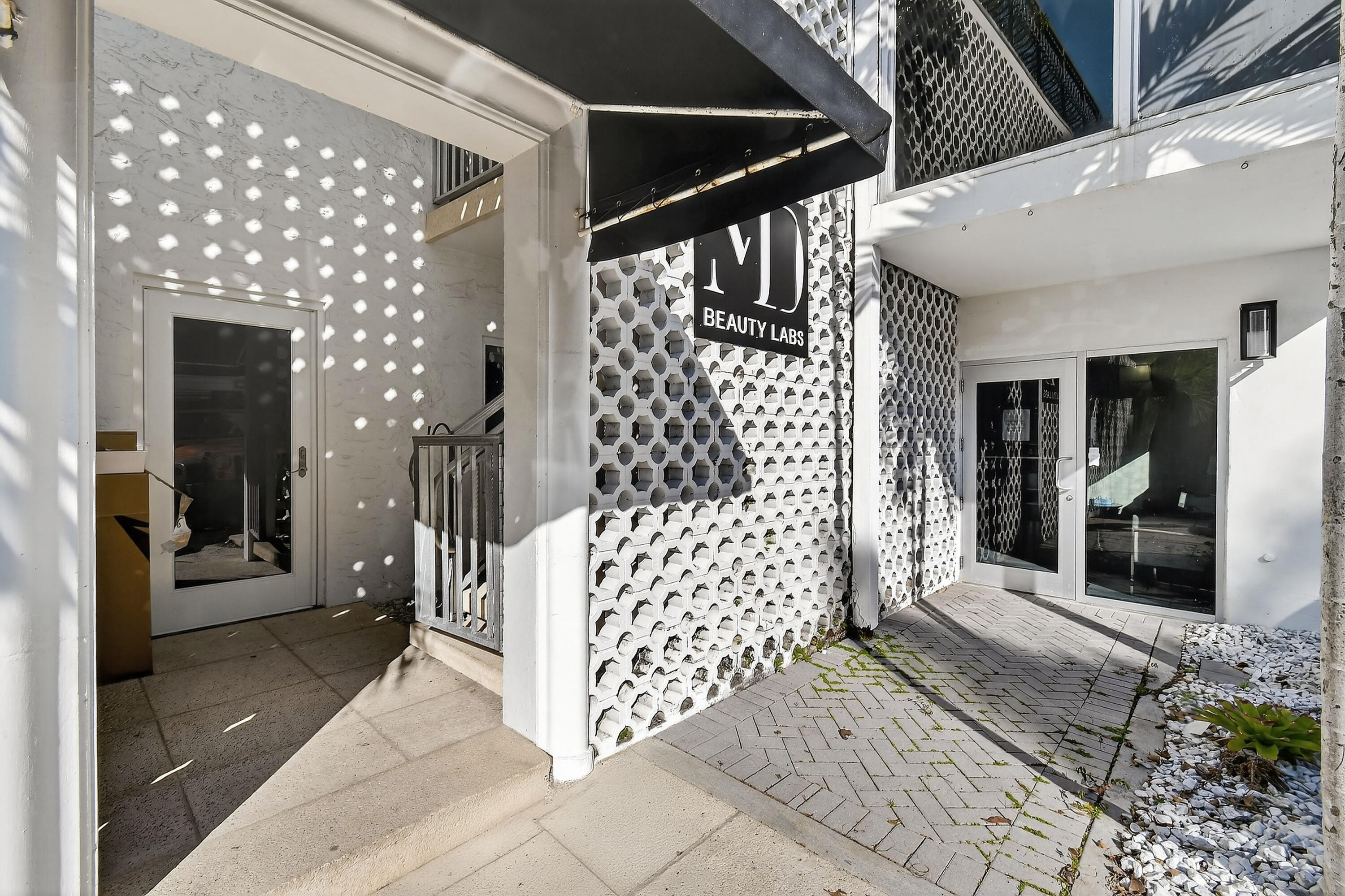 249 Peruvian Avenue 1811