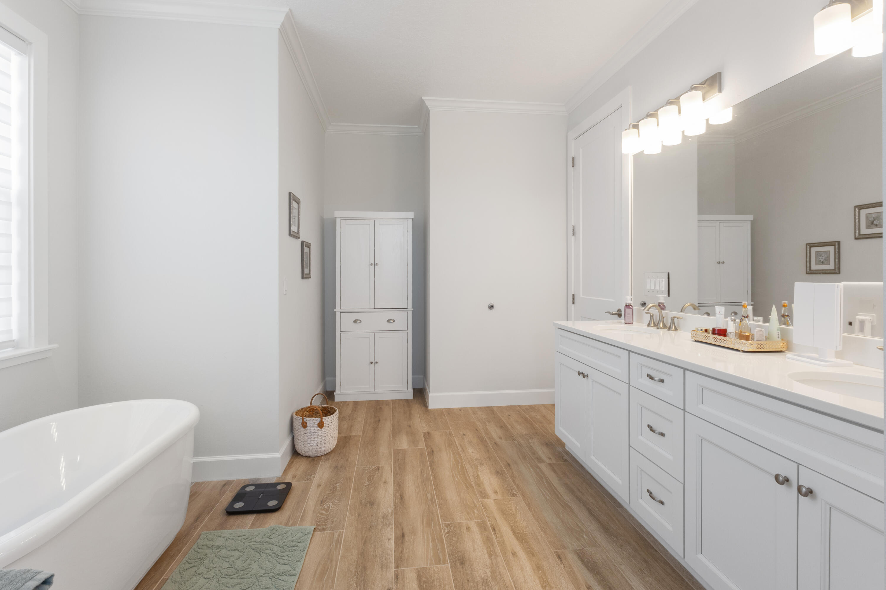 SHERMAN WOOD RANCHES - Residential