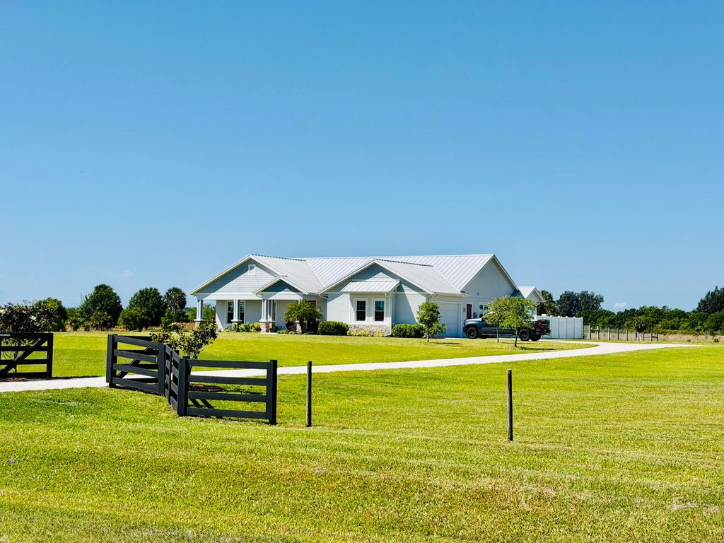 Photo of 6612 SE 26th Trail, Okeechobee, FL 34974 (MLS # B26020953)
