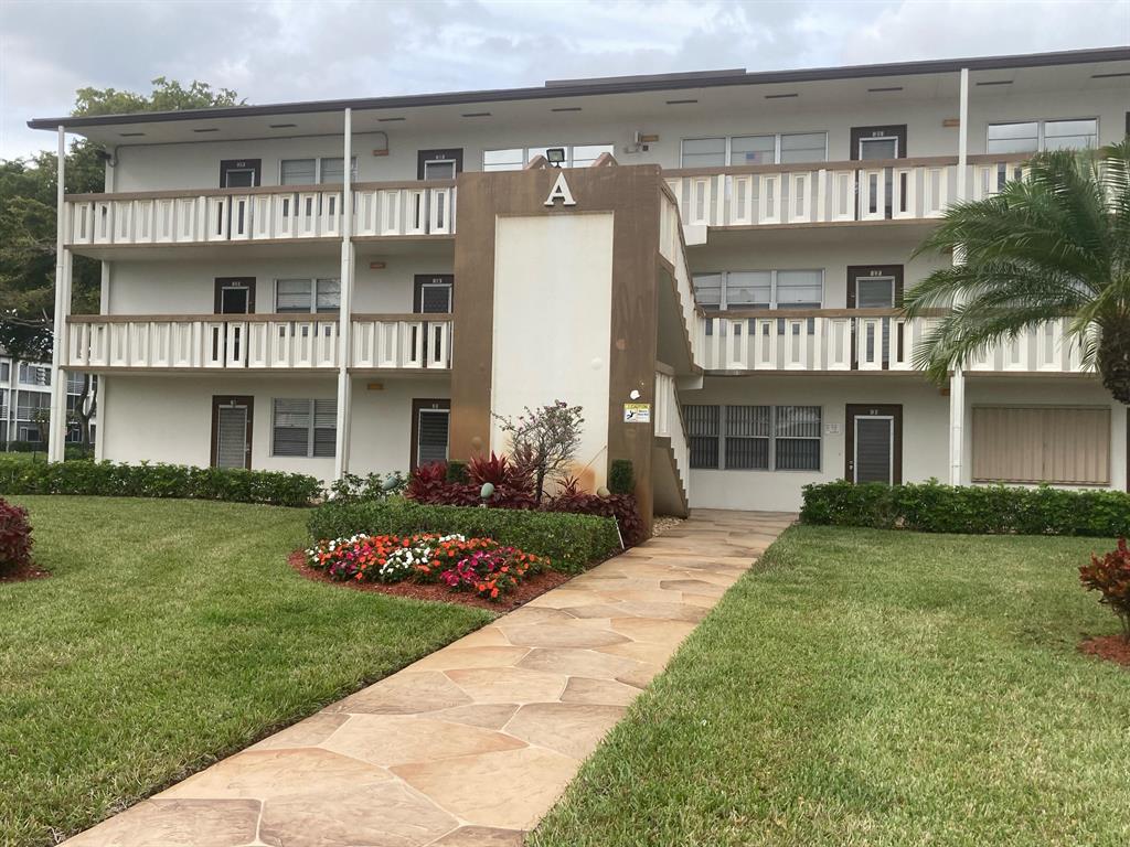 This condo can be rented right away! Excellent opportunity to own a 1/1.5 in Boca! This spacious condo with an open layout includes tile throughout the large living and dining room area. Spacious master. Pool just steps from the unit. Elevator in the building with close parking. Extra storage right down the hallway. Senior living at its finest with an association that includes a modern clubhouse, wifi, public transportation, 1,252 Seat Theater, Fitness Center, Library, Billiards, Card Rooms, Art Studio, Ceramics Studio, 8, Meeting Rooms, 780 Capacity Party Room with Stage, Piano and Dance Floor, Outdoor Swimming Pools, 1 In door swimming pool, 8 Tennis Courts, 4 Pickle ball Courts, Bocce Court, Shuffleboard Court, Fishing, Putting Green, Recreational Clubs & Classes, BBQ Grills & Tiki Huts