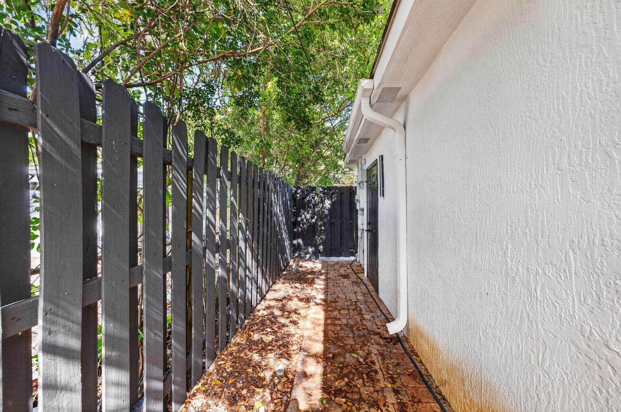 BREEZYWAY MANOR SECOND ADD - Residential