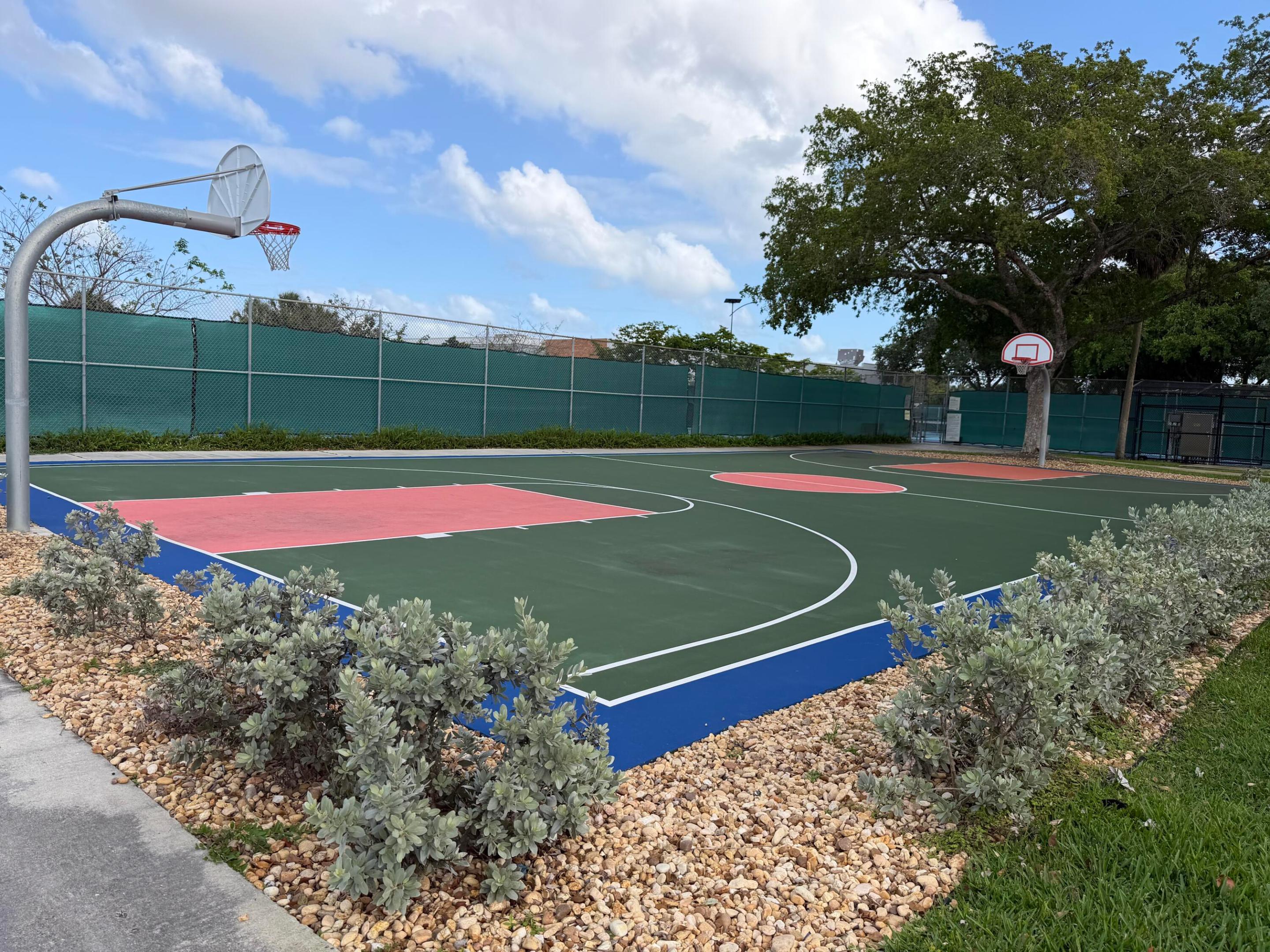 BREEZYWAY MANOR SECOND ADD - Residential