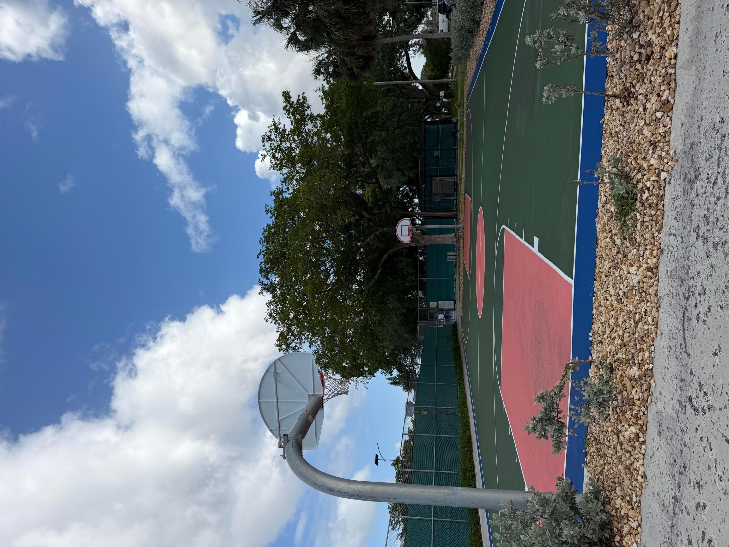 BREEZYWAY MANOR SECOND ADD - Residential