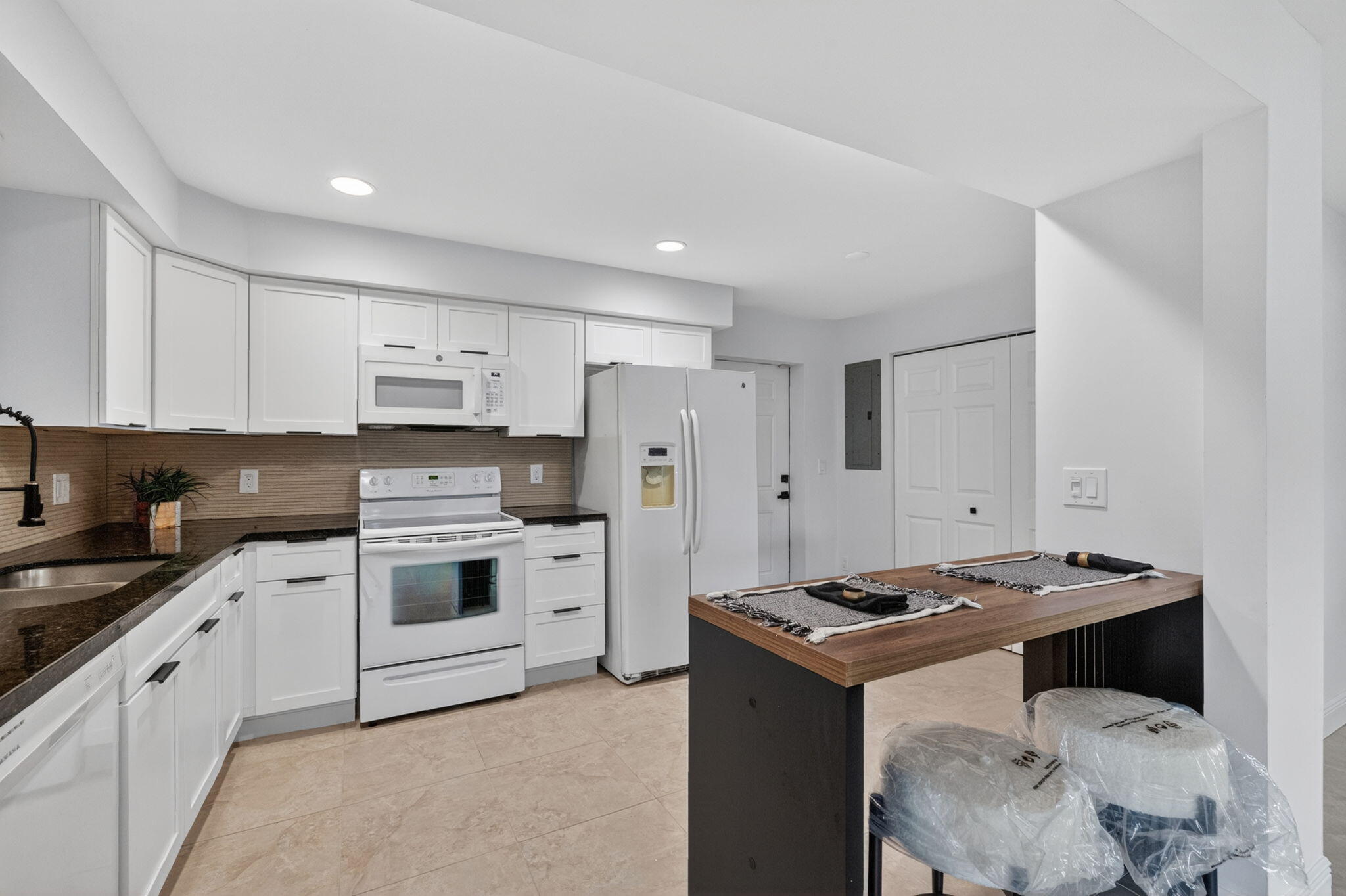 BREEZYWAY MANOR SECOND ADD - Residential