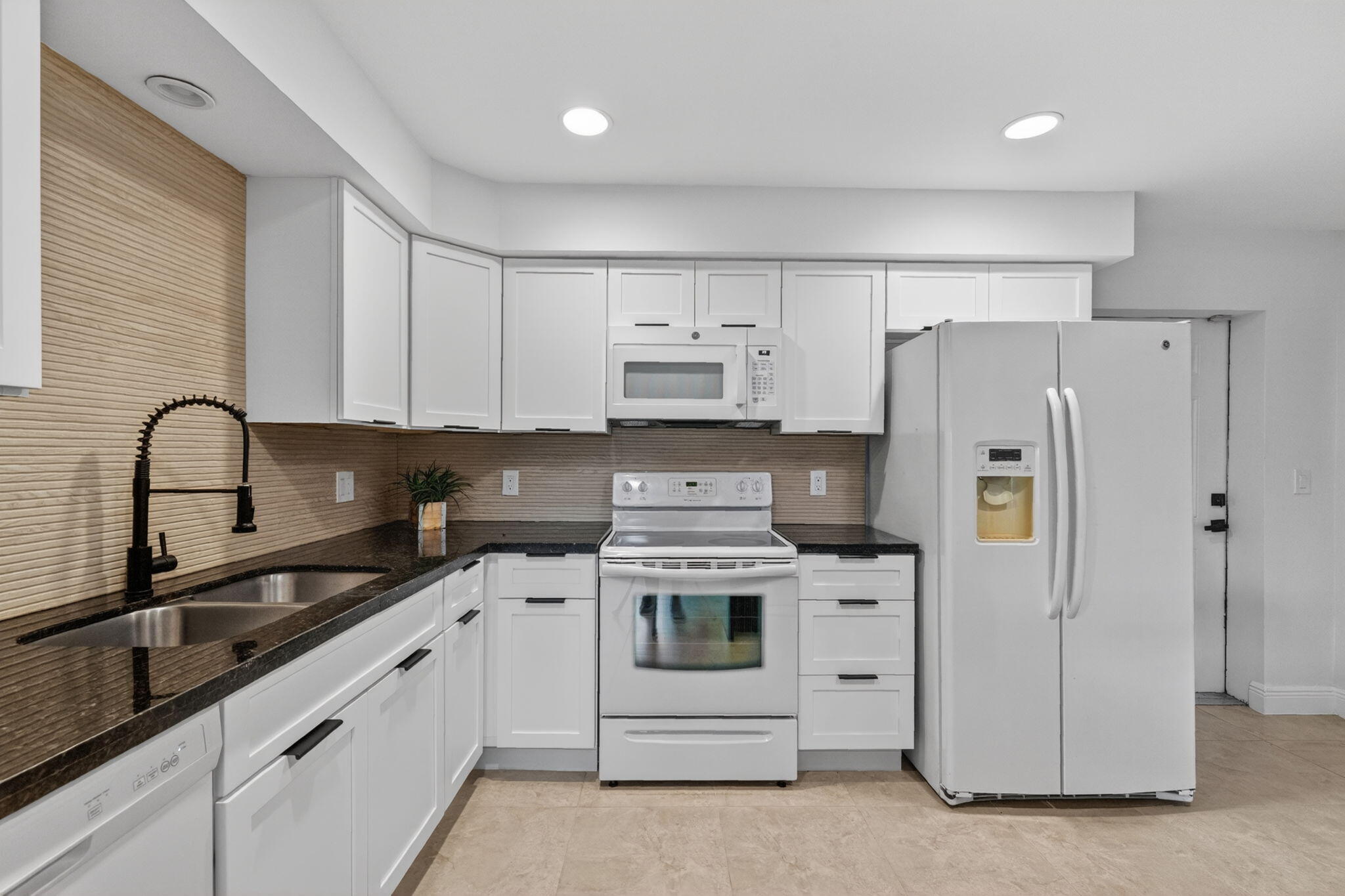 BREEZYWAY MANOR SECOND ADD - Residential