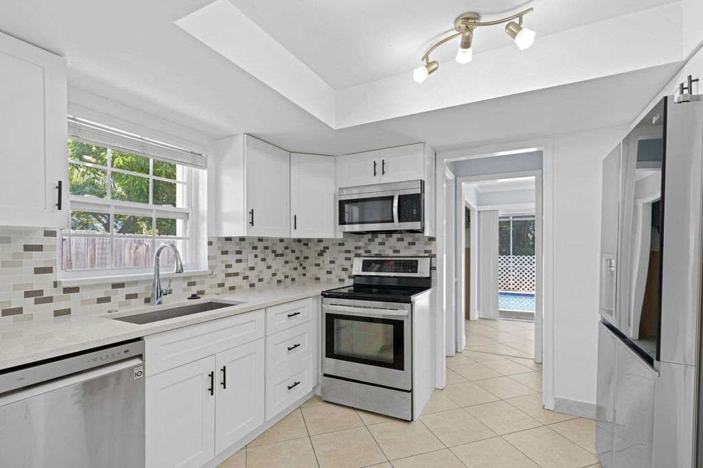 Photo of 245 SW 9th Avenue, Boynton Beach, FL 33435 (MLS # R10978150)