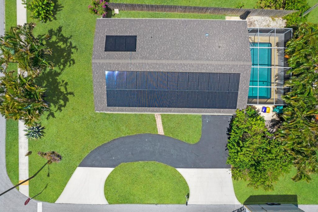 Photo of 245 SW 9th Avenue, Boynton Beach, FL 33435 (MLS # R10978150)