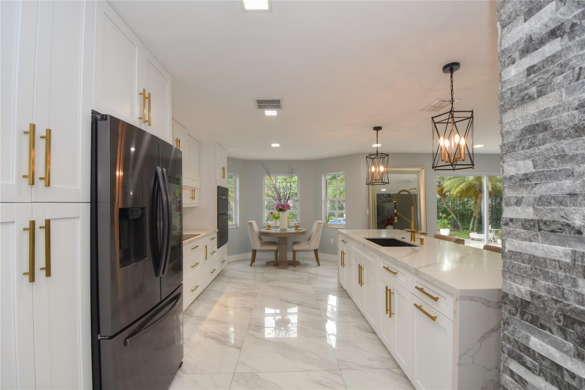 85 Gables Blvd